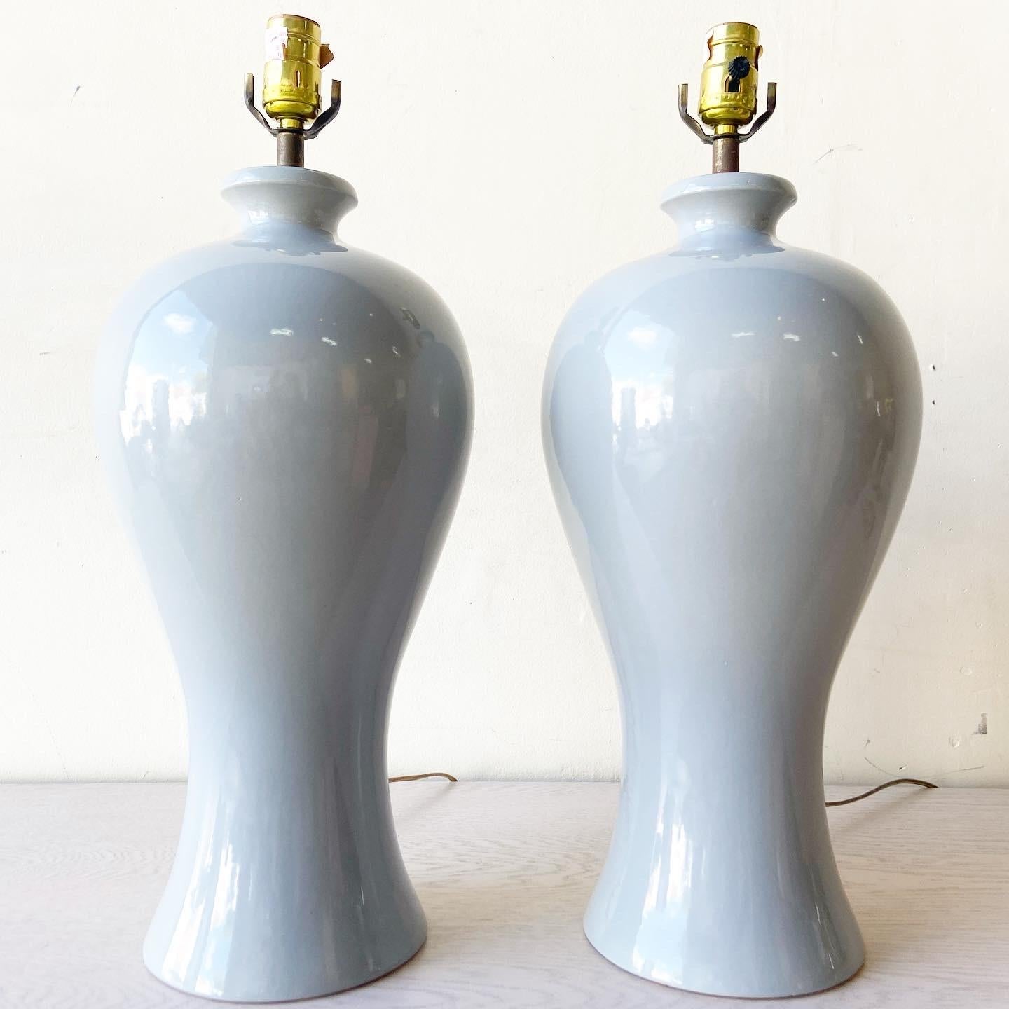 Lámparas de mesa de porcelana gris postmodernas - un par Posmoderno en venta
