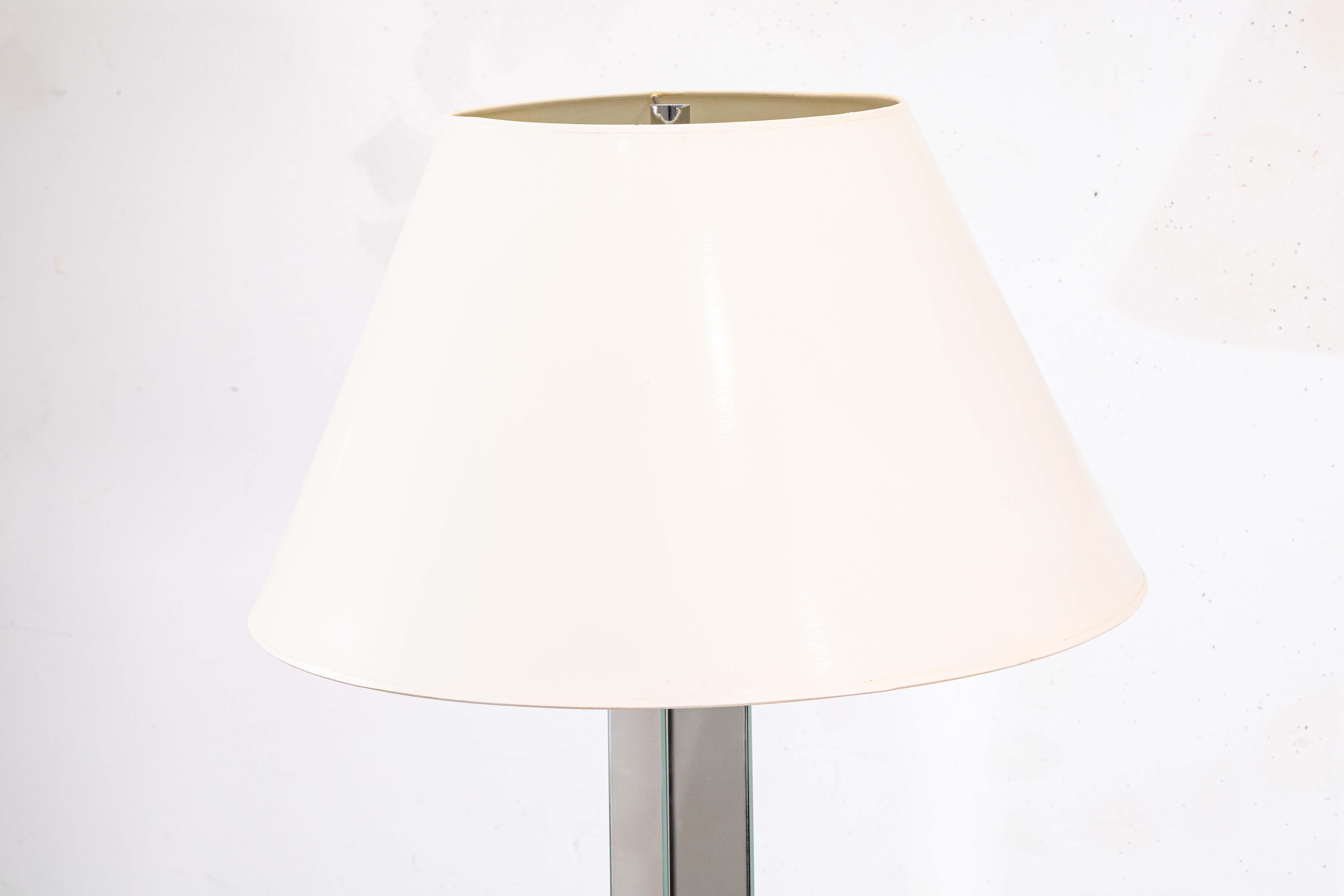 Pair of Postmodern Height Adjustable Mirrored Chrome Sonneman Floor Lamps en Bueno estado para la venta en Keego Harbor, MI
