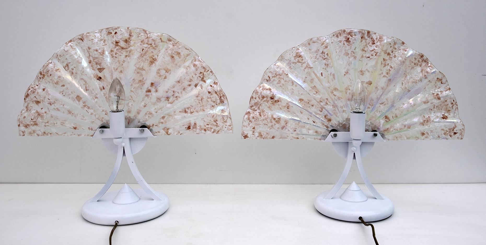 Post-Modern Pair of Postmodern Italian Iridescent Murano Glass Fan Table Lamps, 1980s For Sale