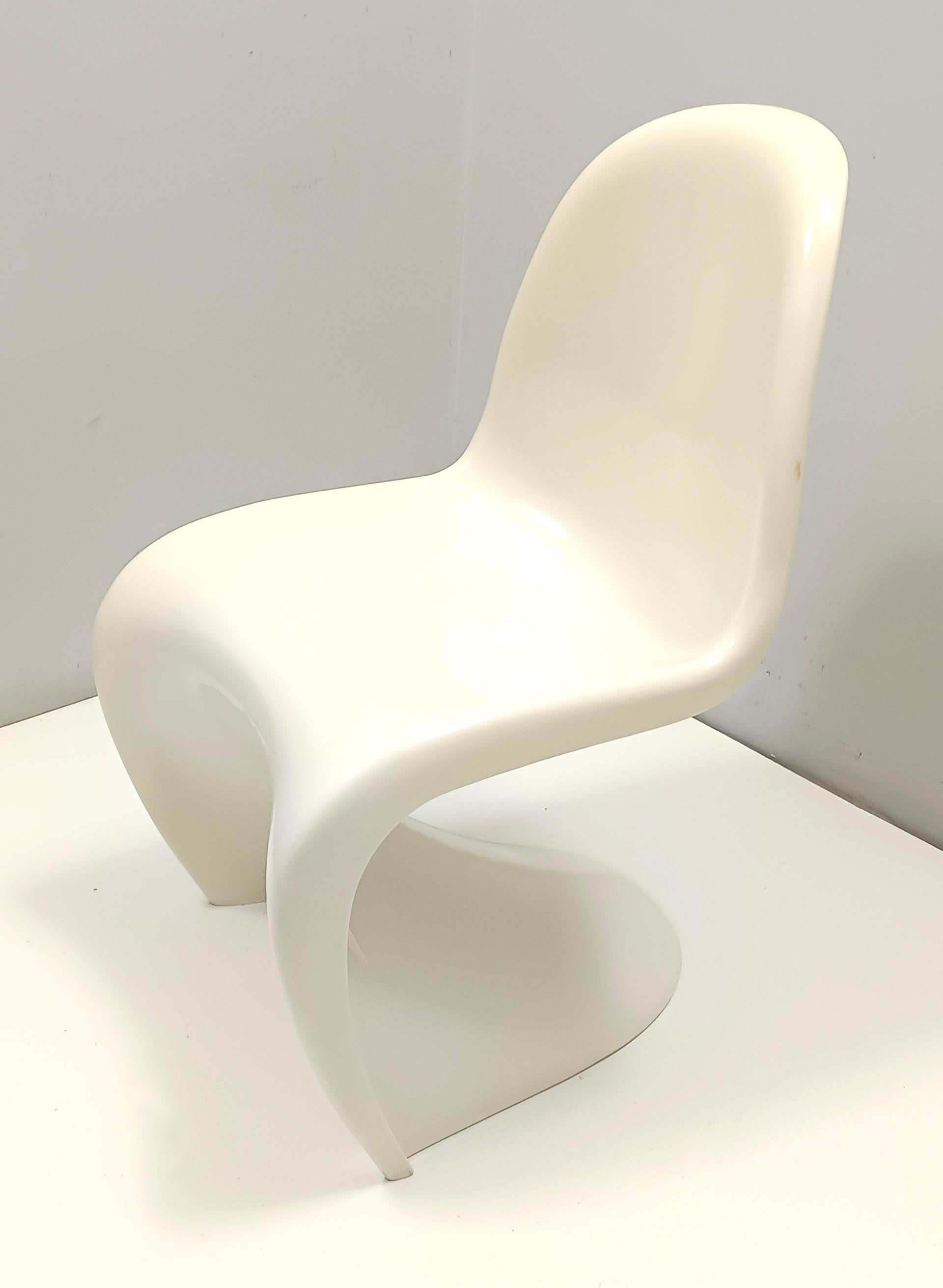Paire de chaises d'appoint postmodernes en plastique ivoire dans le style de Verner Panton en vente 1