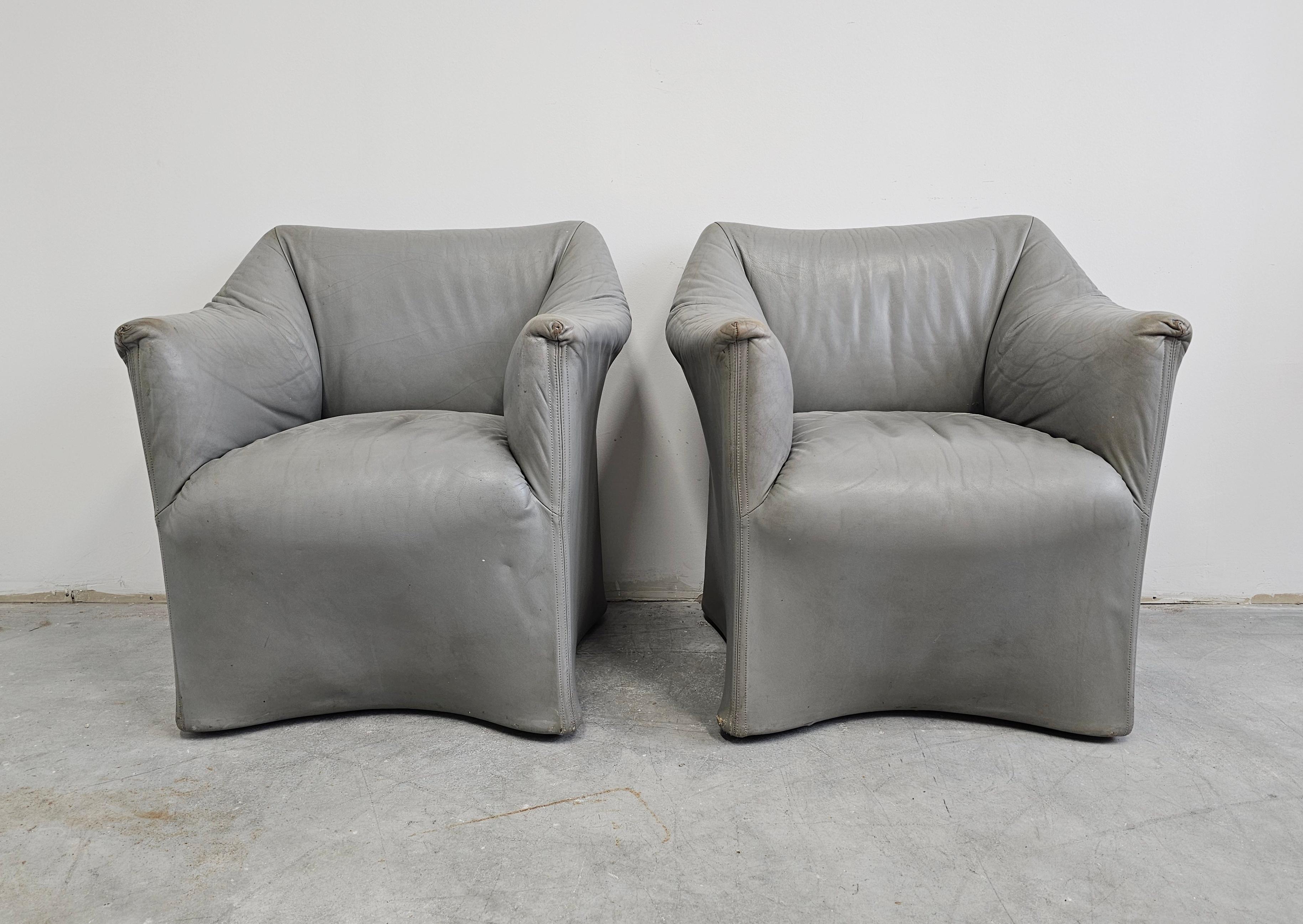 Coppia di sedie club postmoderne in pelle 