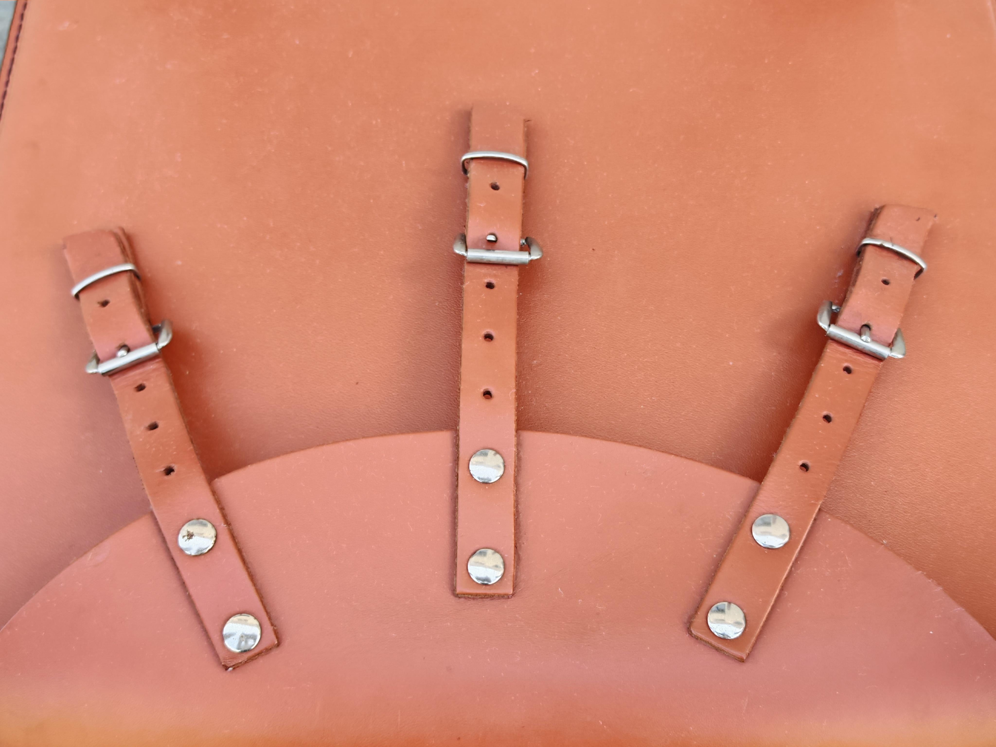 Ein Paar postmoderne Lederstühle von Giancarlo Vegni für Fasem, Italien 1984 im Angebot 10