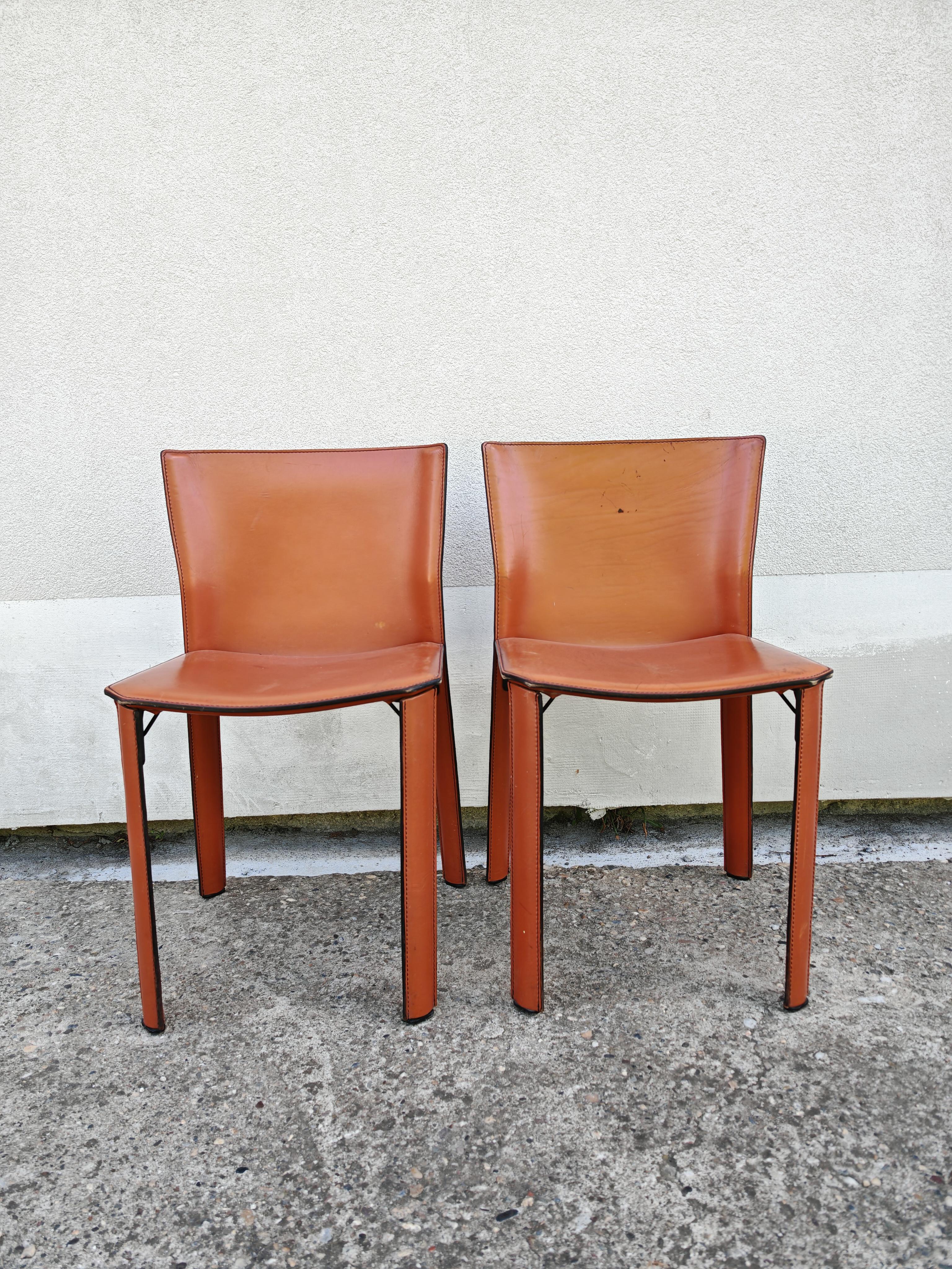 Ein Paar postmoderne Lederstühle von Giancarlo Vegni für Fasem, Italien 1984 (Postmoderne) im Angebot