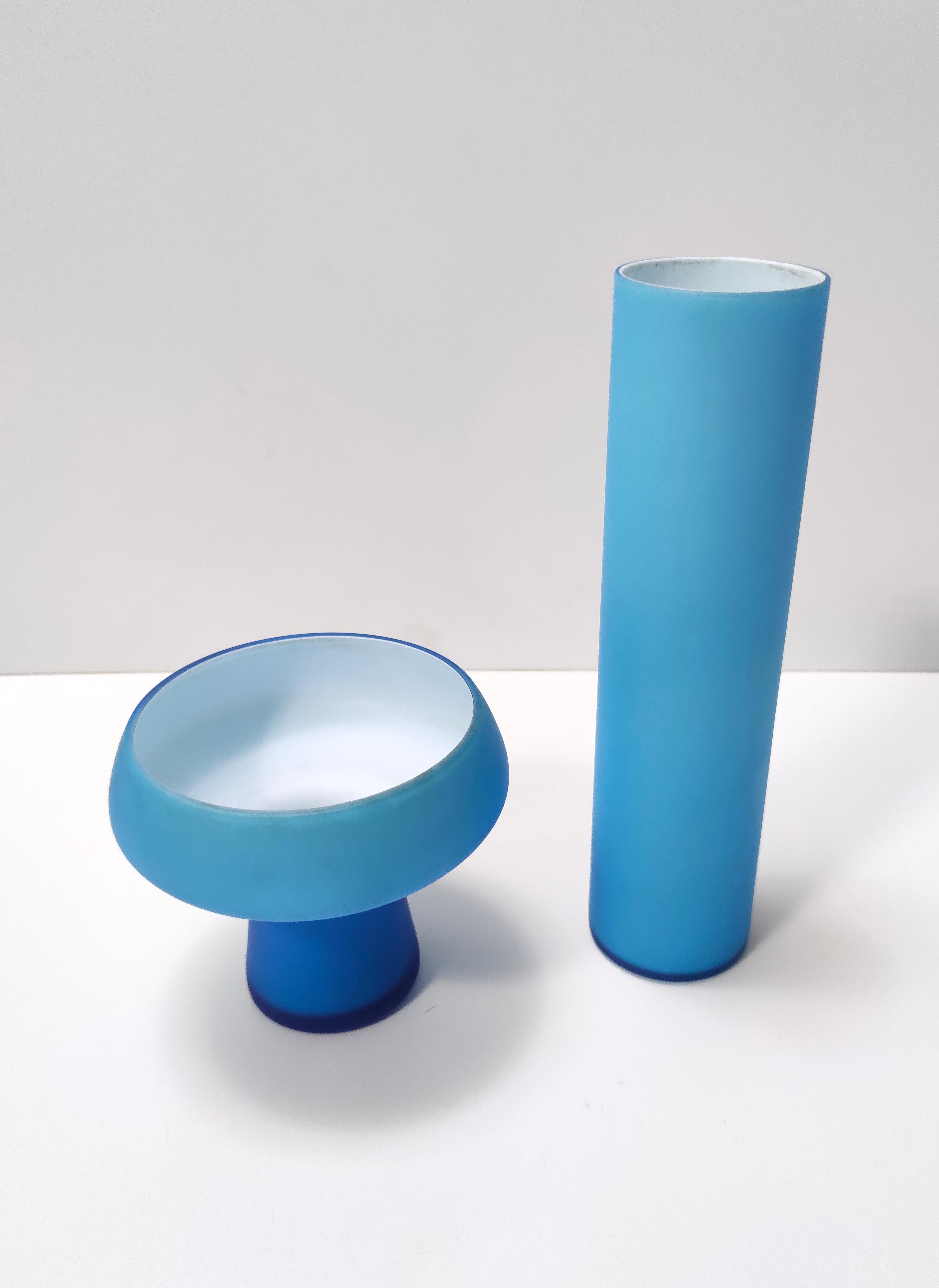 Late 20th Century Pair of Postmodern Cyan Murano Cased Glass Vases by Carlo Moretti, Italy