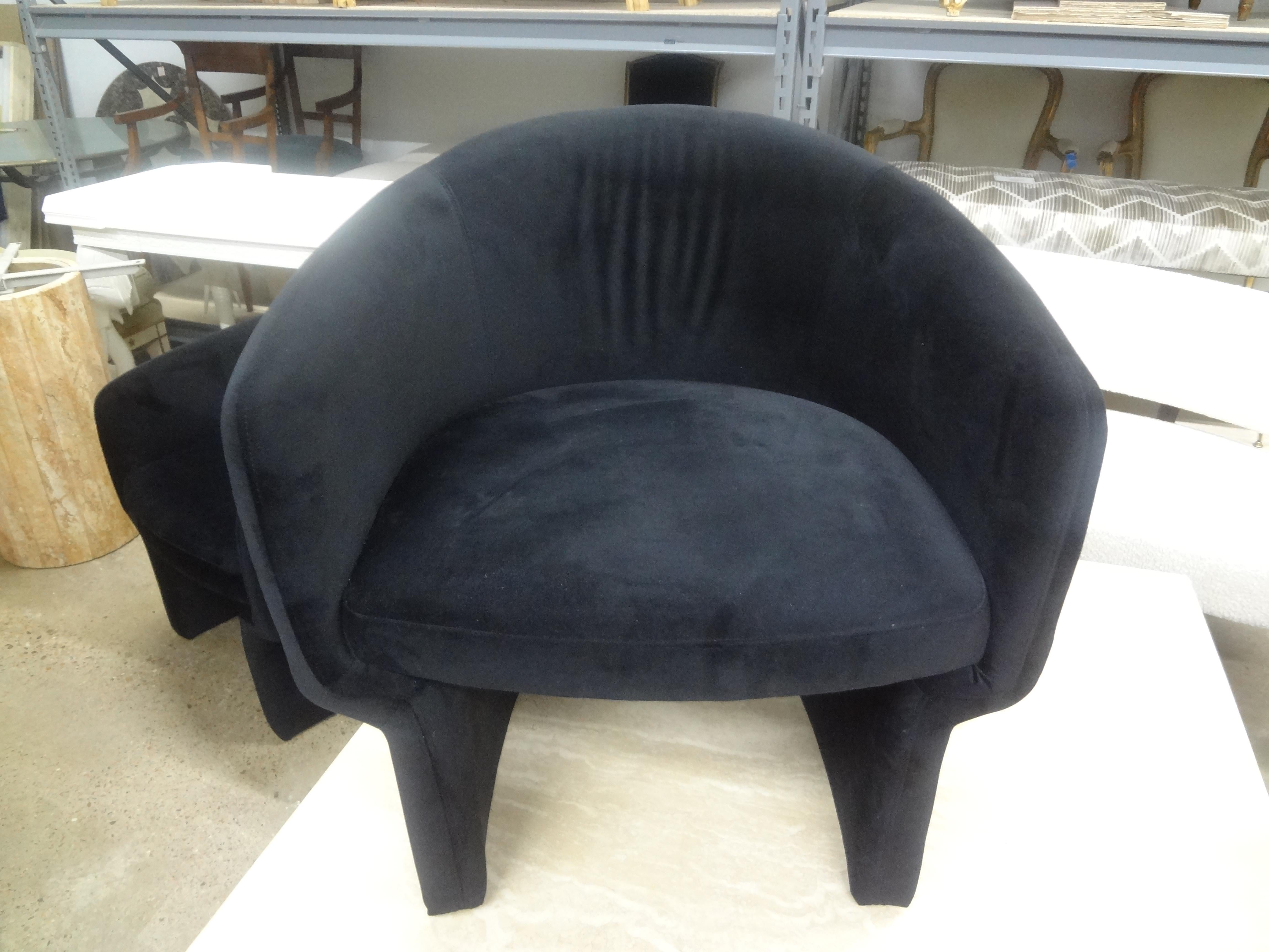 Pair Of Milo Baughman Inspired Postmodern Lounge Chairs On Plinths In Good Condition For Sale In Houston, TX