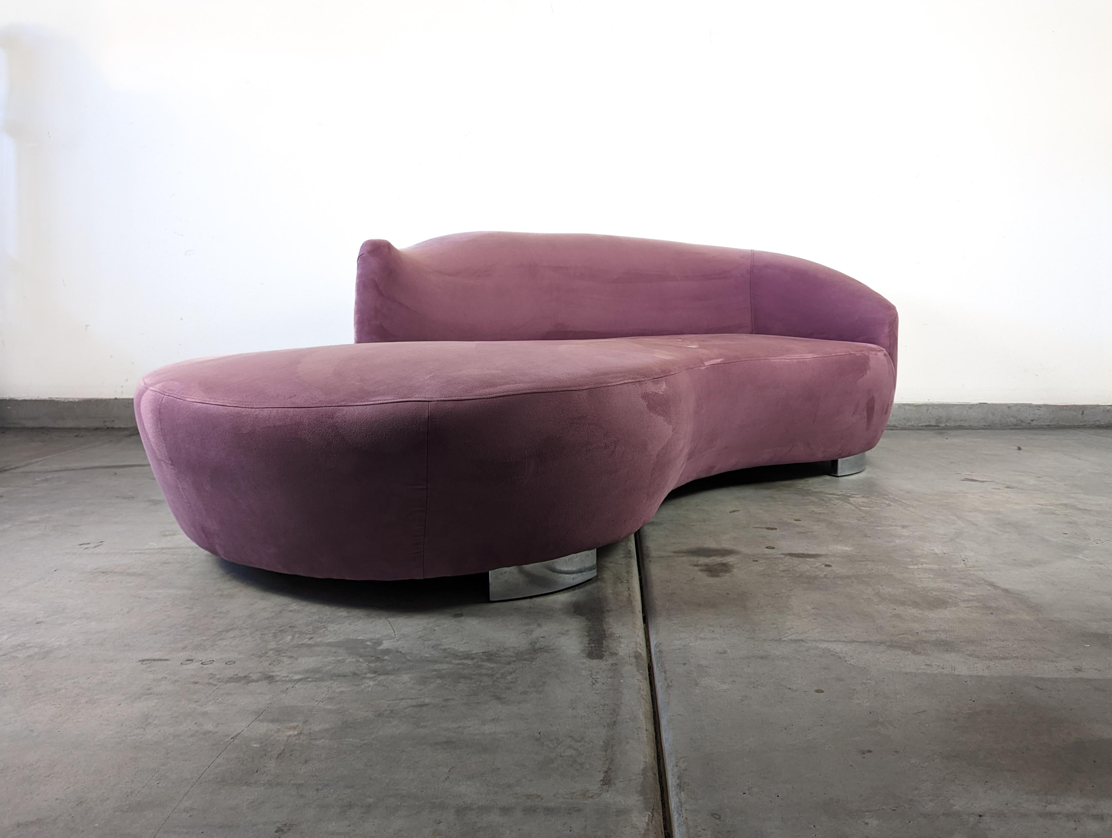 Pair of Postmodern Mauve Pink Serpentine Cloud Sofas, c1990s For Sale 4