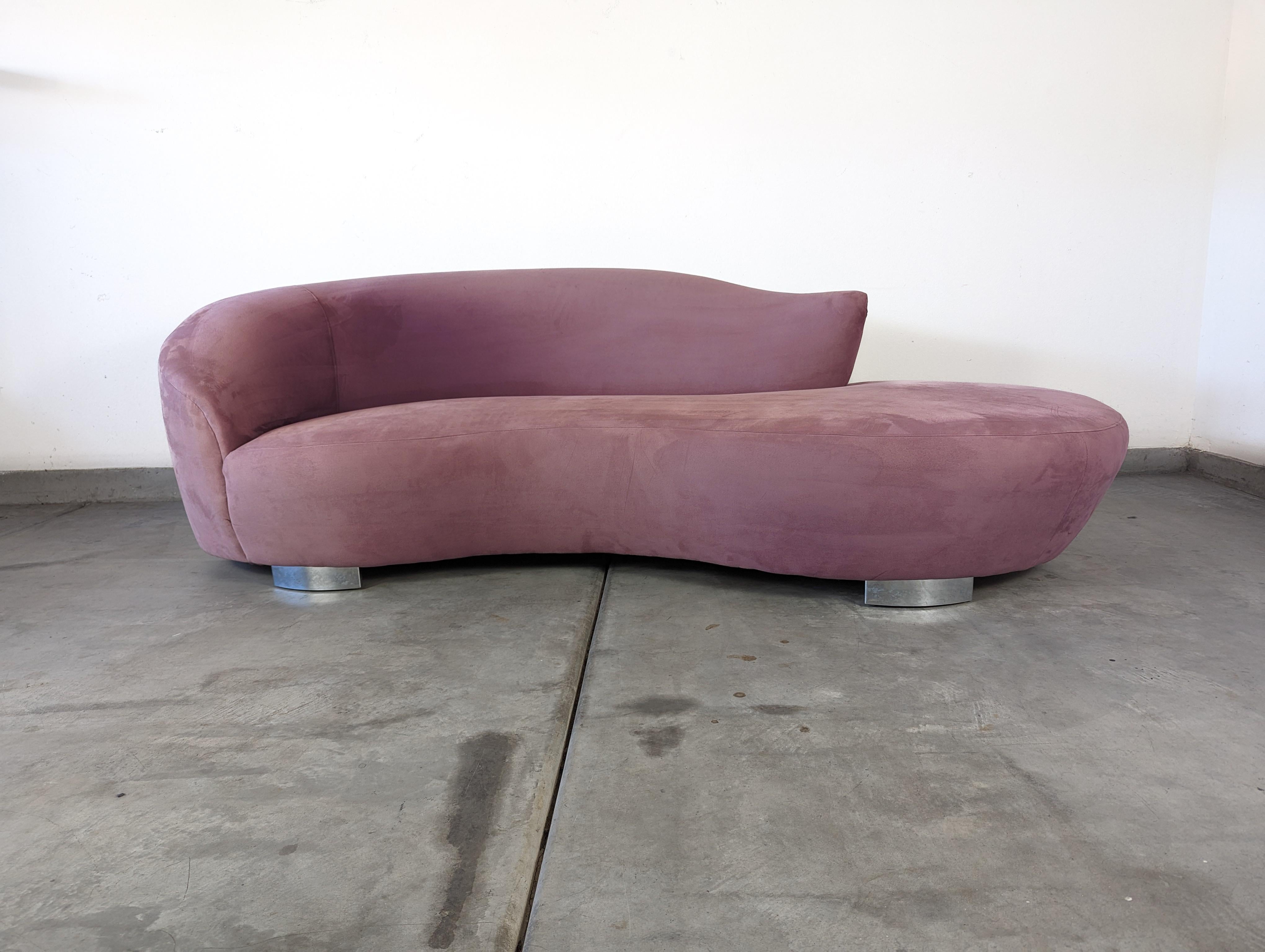 Pair of Postmodern Mauve Pink Serpentine Cloud Sofas, c1990s For Sale 6