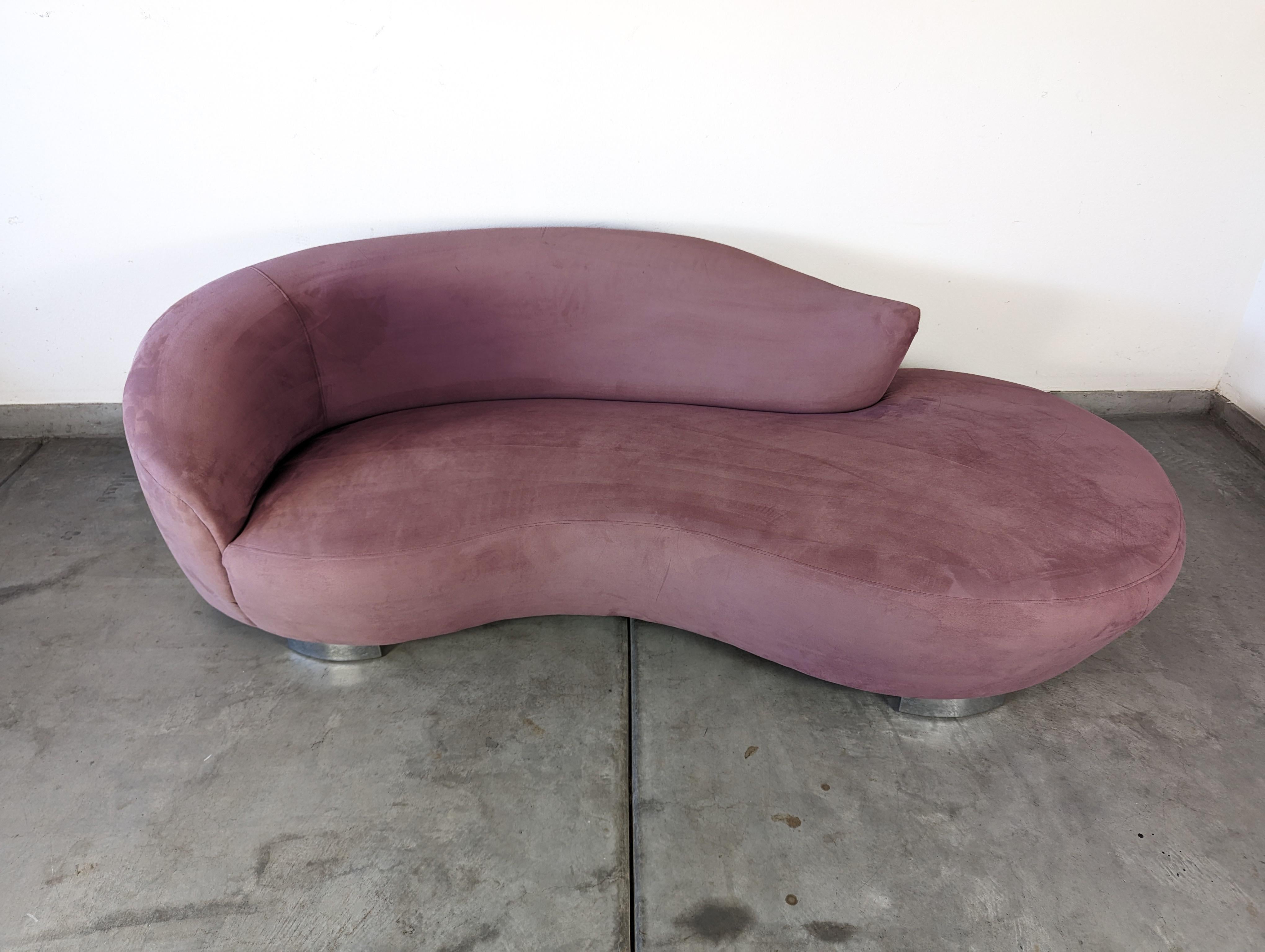 Pair of Postmodern Mauve Pink Serpentine Cloud Sofas, c1990s For Sale 7