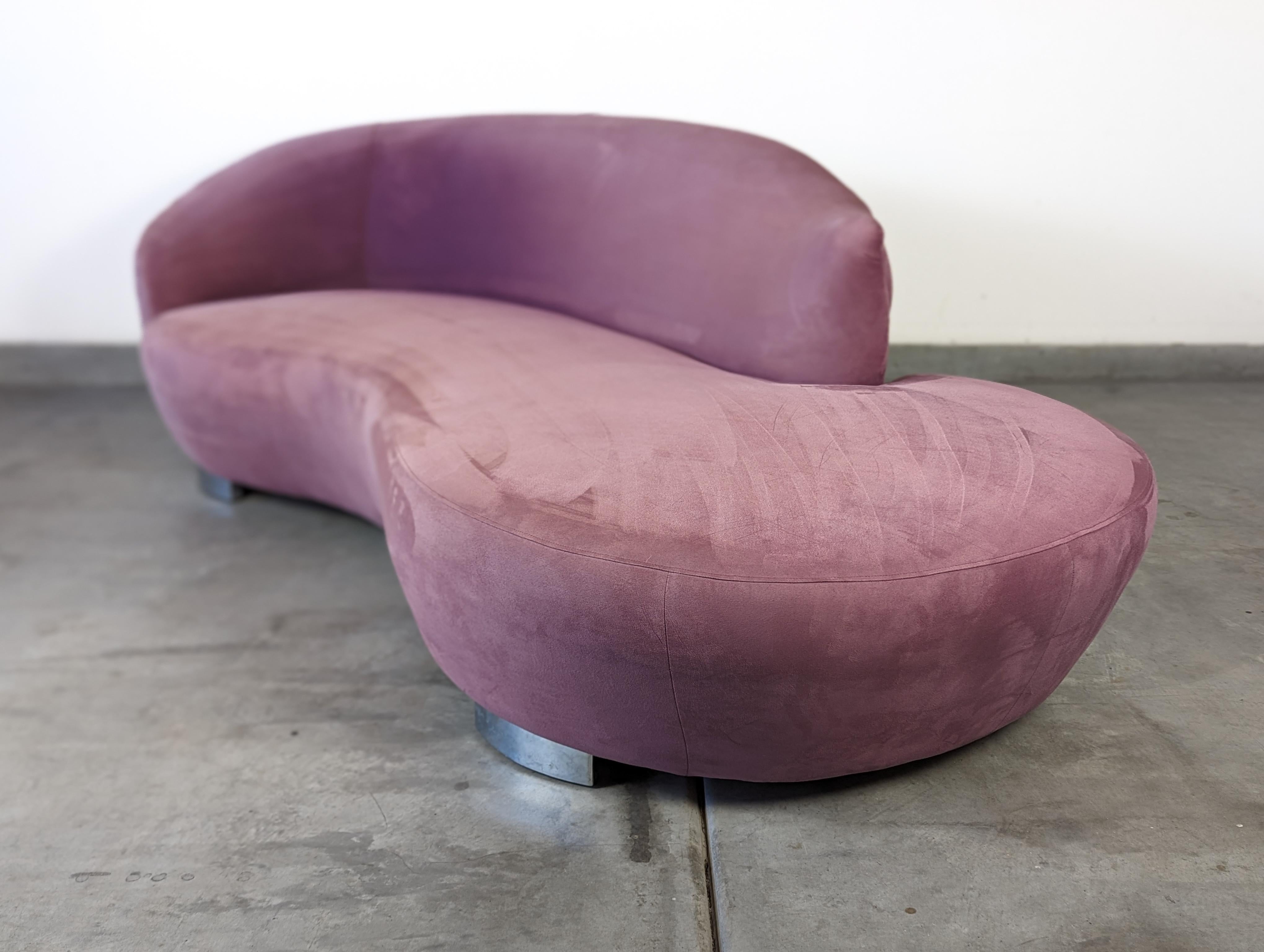 Pair of Postmodern Mauve Pink Serpentine Cloud Sofas, c1990s For Sale 10
