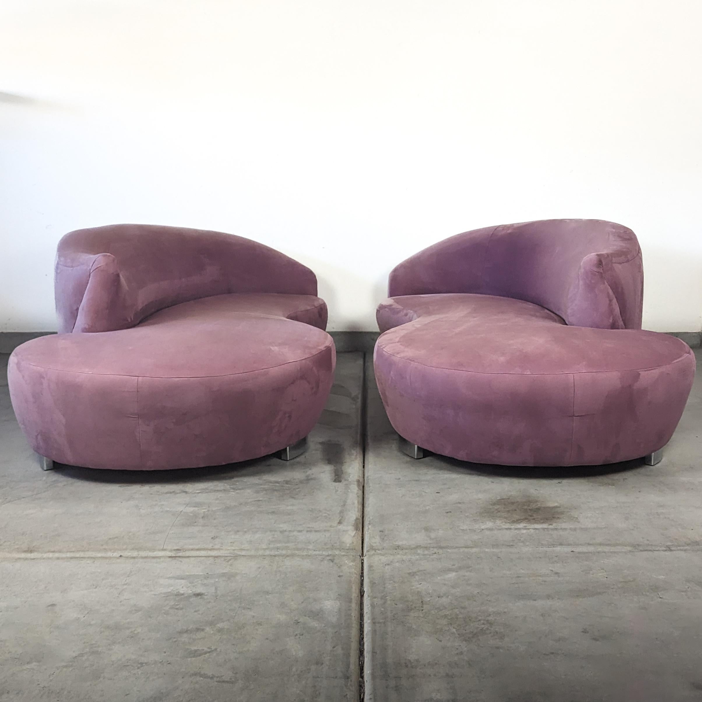 Post-Modern Pair of Postmodern Mauve Pink Serpentine Cloud Sofas, c1990s For Sale
