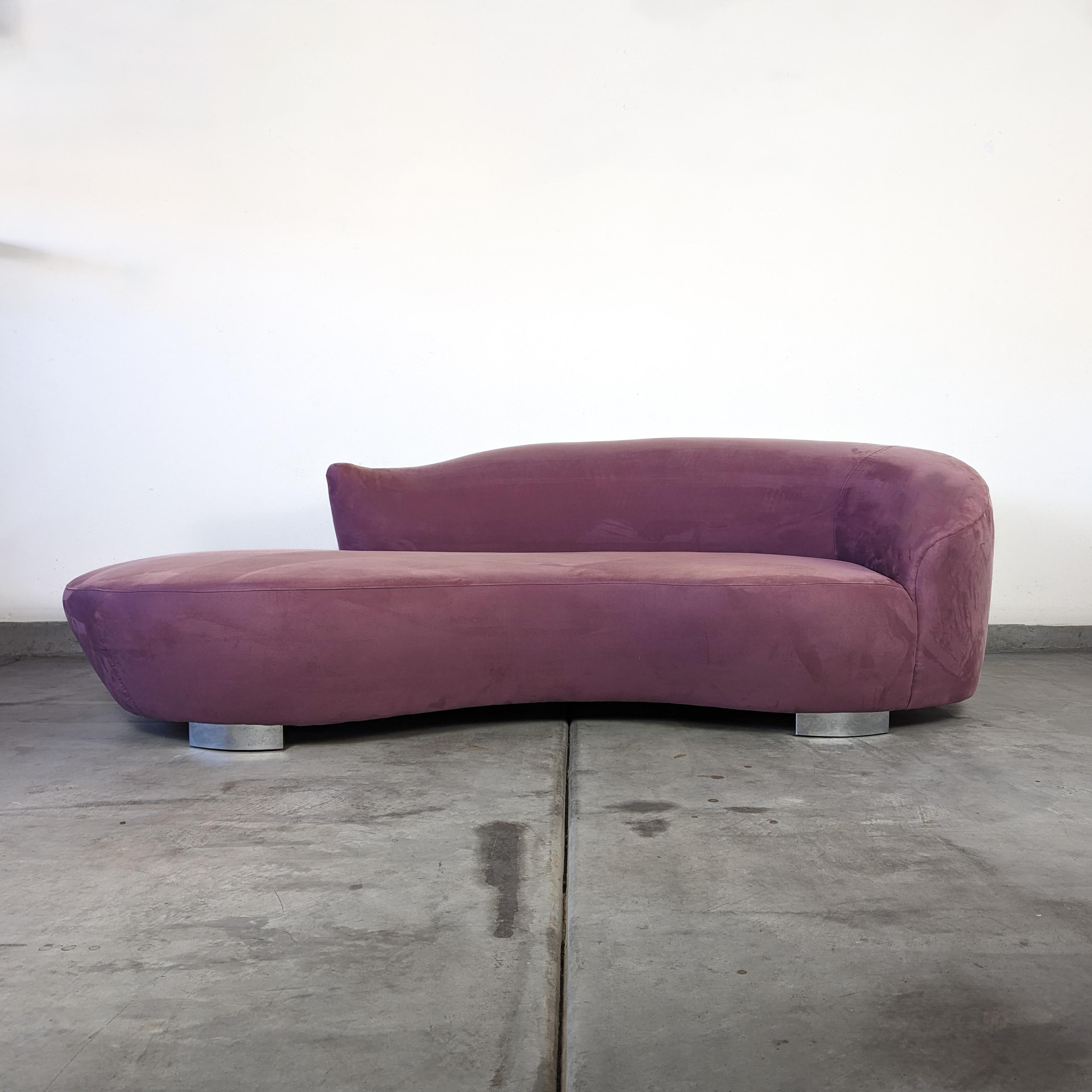 Late 20th Century Pair of Postmodern Mauve Pink Serpentine Cloud Sofas, c1990s For Sale