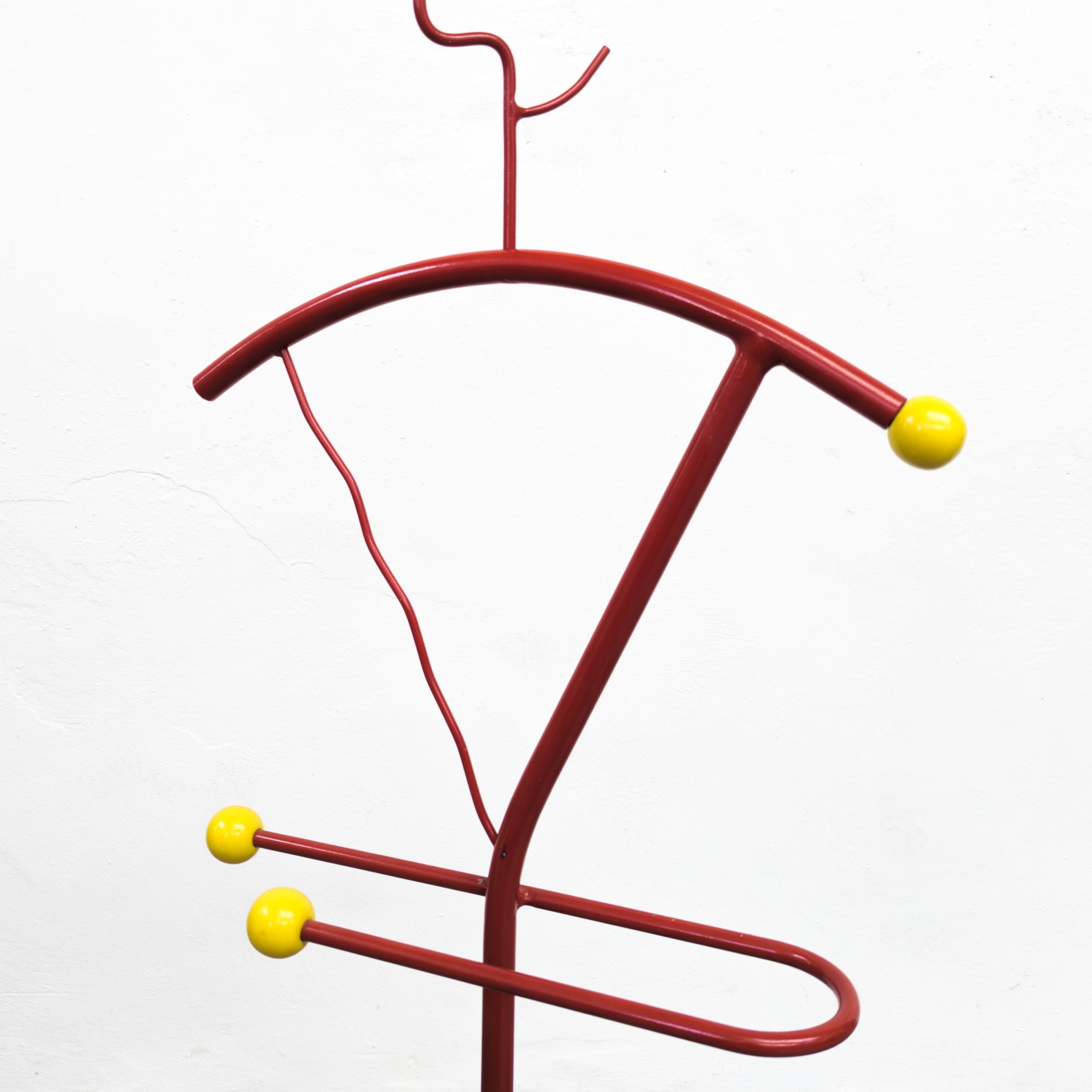 Pair of postmodern Memphis style clothes racks / valets, 1980s For Sale 6