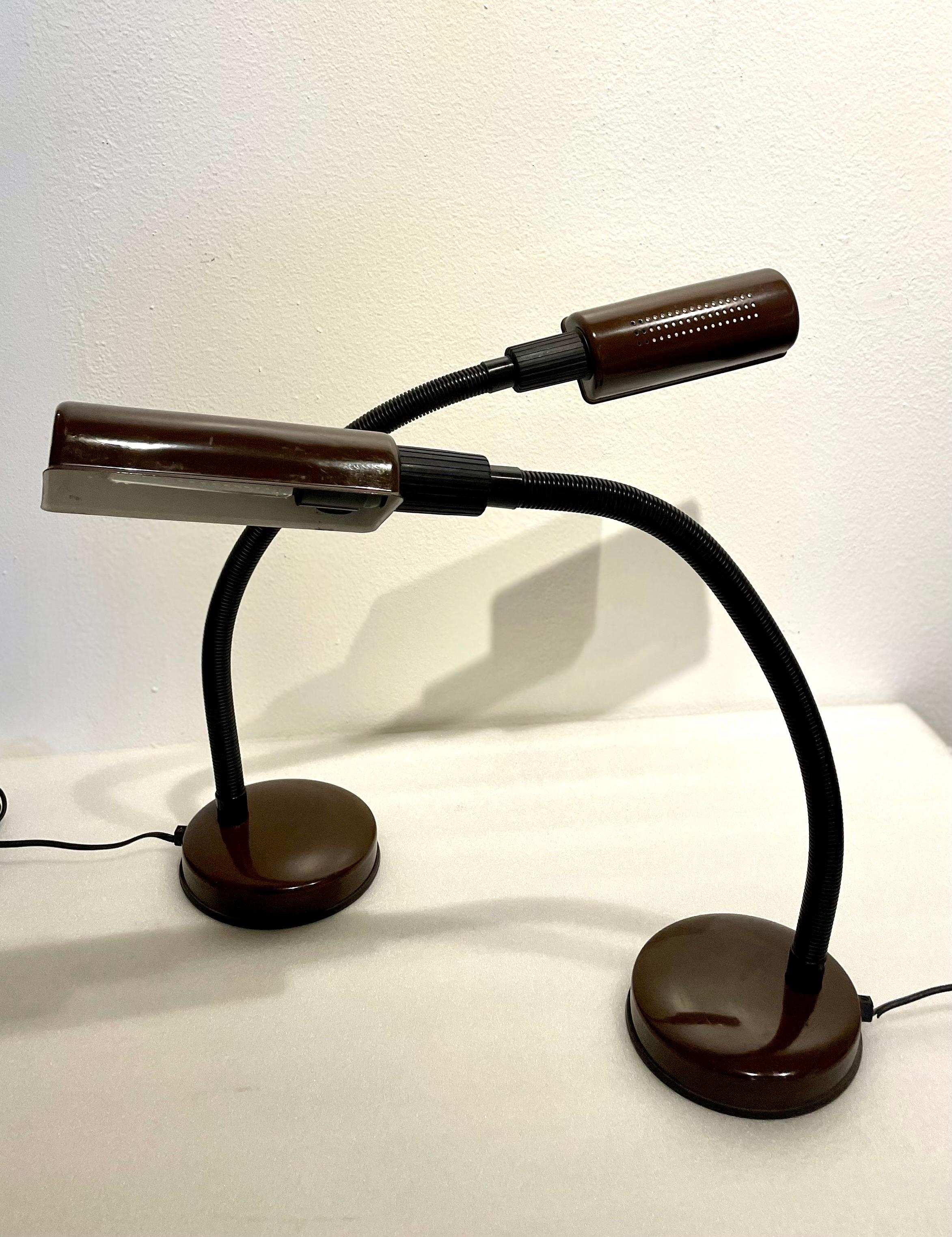 Pair of Postmodern Multidirectional Table / Desk Lamps by Veneta Lumi, Italy For Sale 1