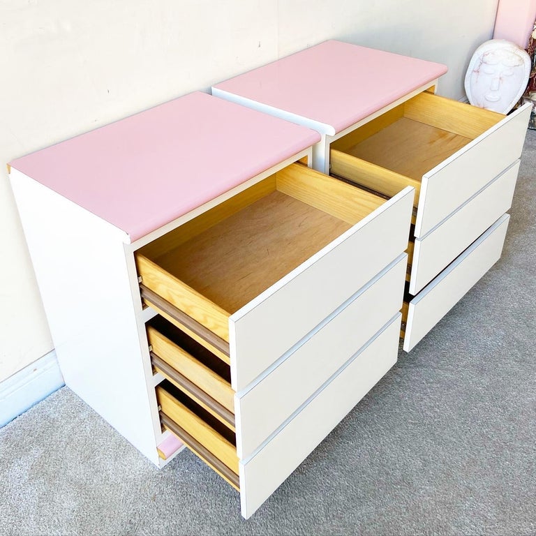 Post-Modern Pair of Postmodern Pink and White Lacquer Laminate Nightstands, 1980s For Sale