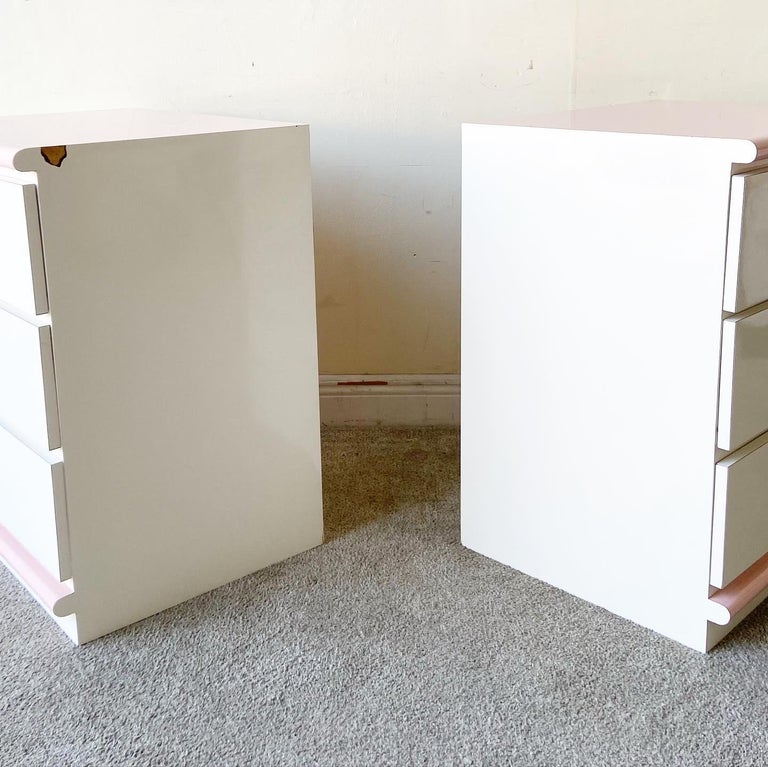 American Pair of Postmodern Pink and White Lacquer Laminate Nightstands, 1980s For Sale