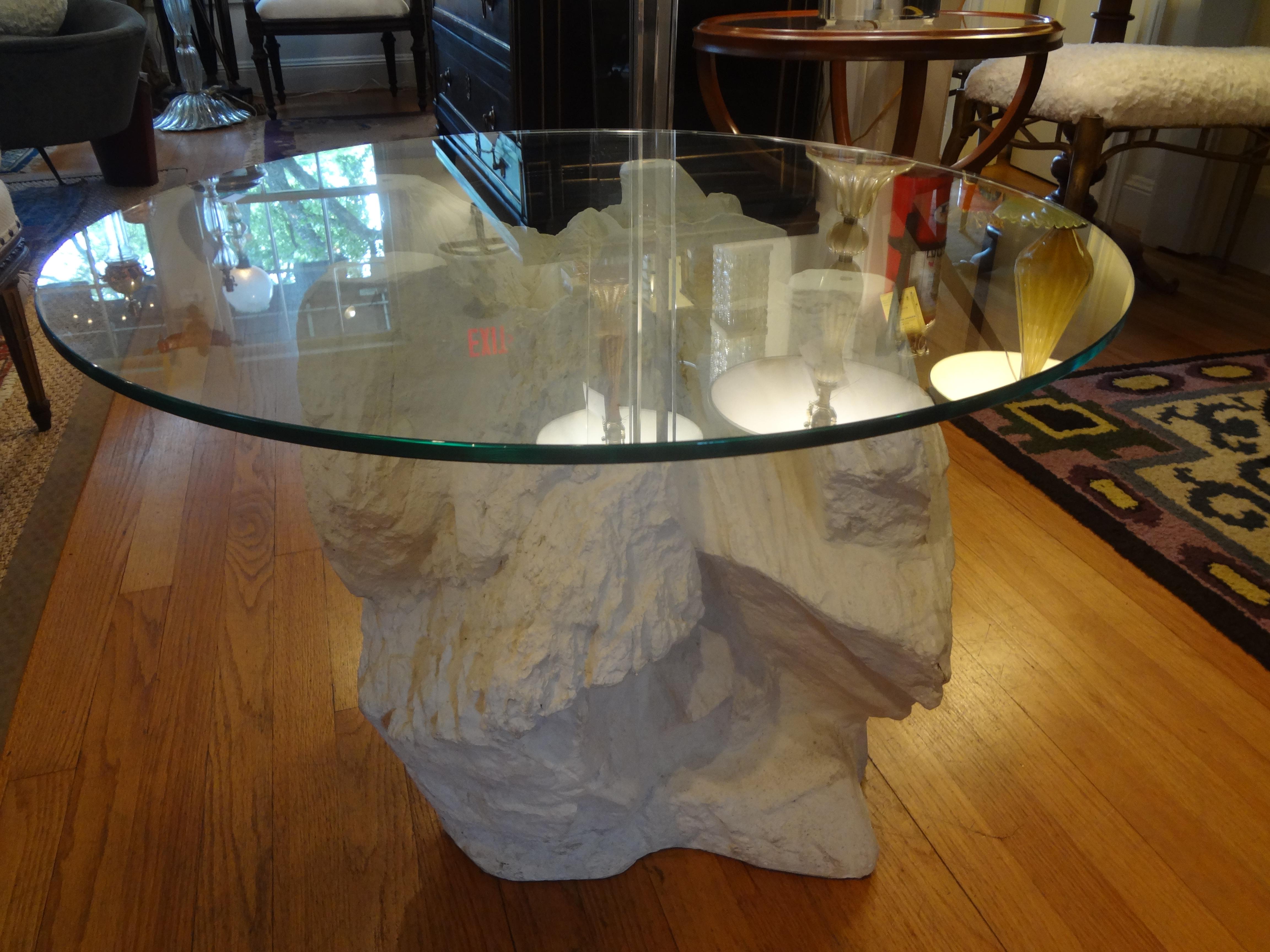 Pair of postmodern Serge Roche inspired faux stone plaster tables.
Stunning pair of vintage Serge Roche, Dorothy Draper, Sirmos or John Dickinson inspired faux stone or faux rock plaster tables. This rare pair of Mid-Century Modern quarry tables