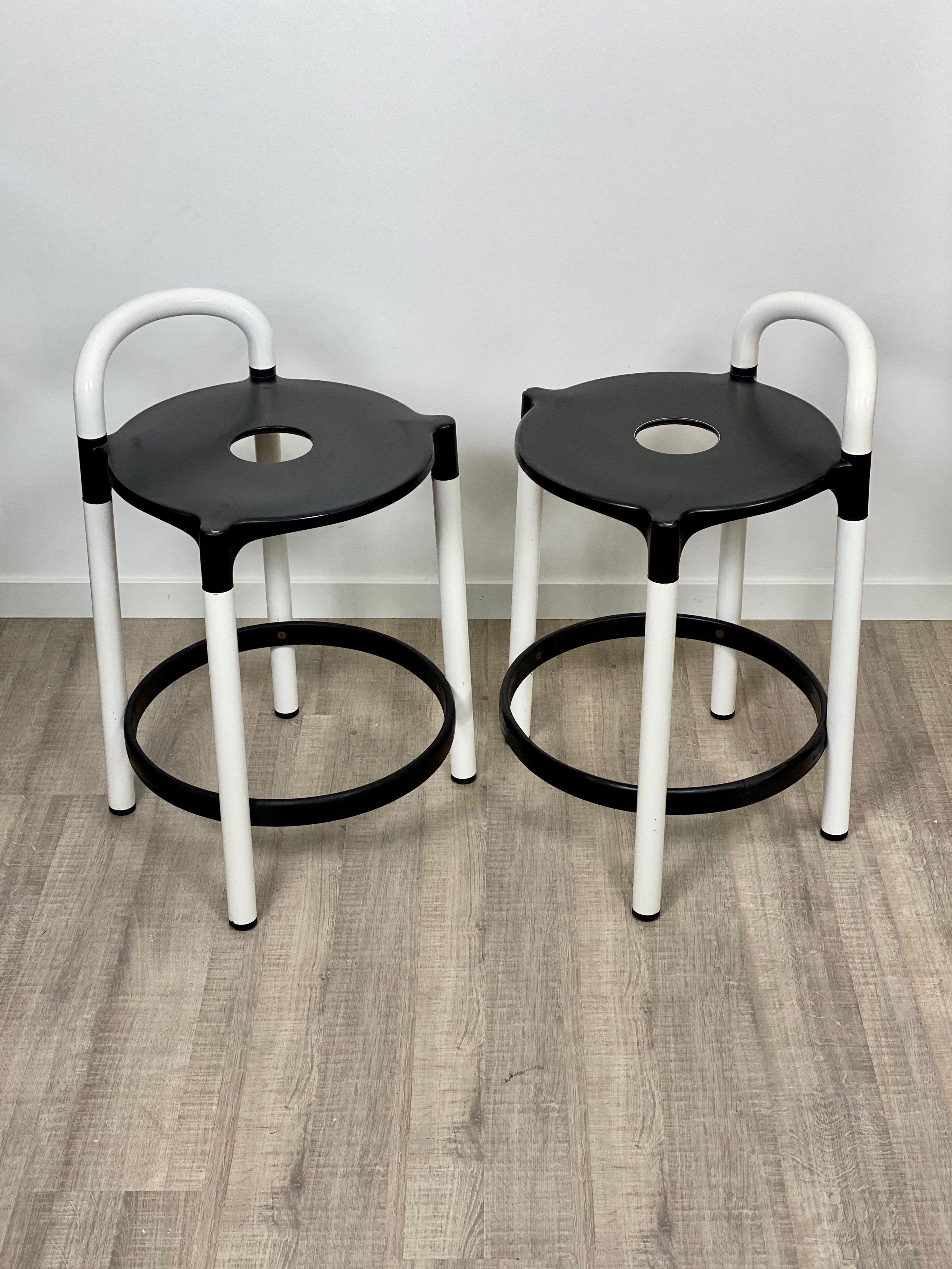 Pair of black and white Postmodern bar or counter stools by the Italian designer Anna Casatelli Ferrieri for Kartell, Italy, circa 1980.