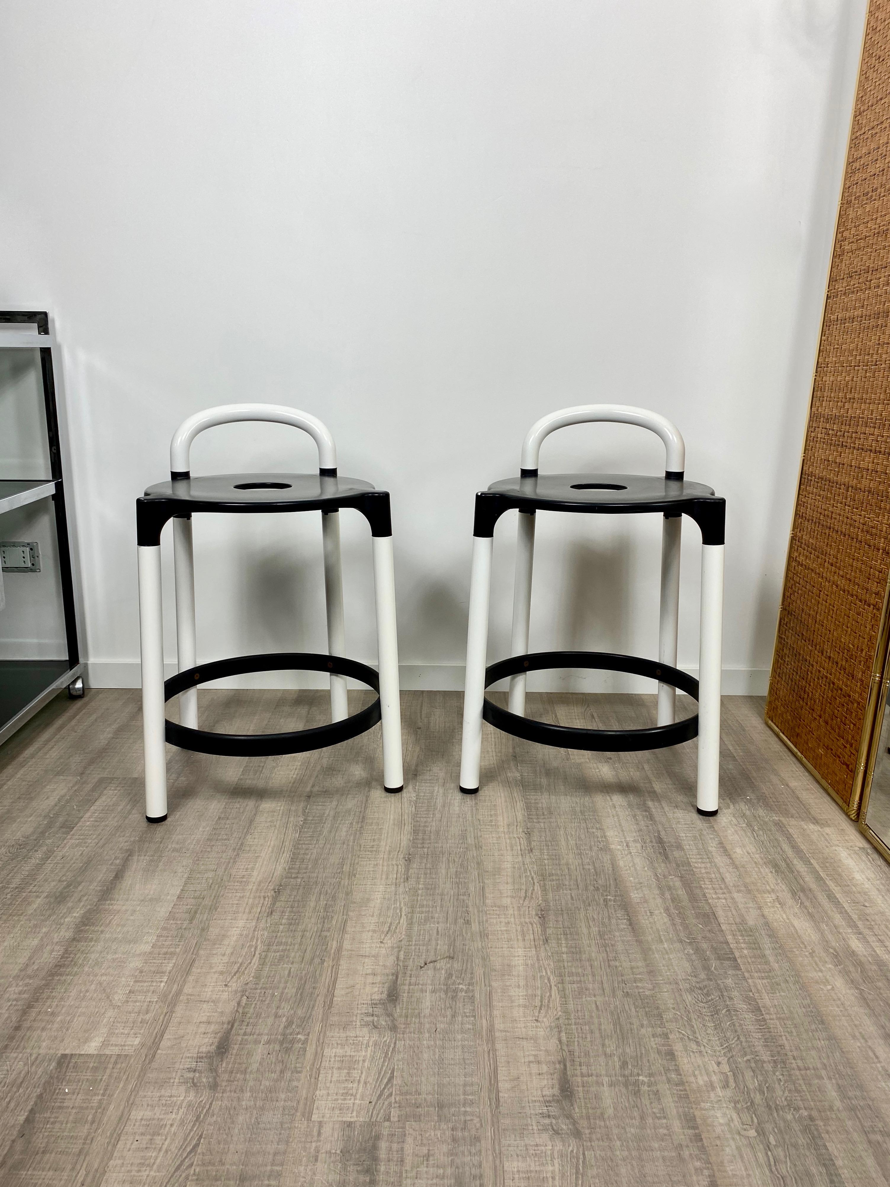 Pair of Postmodern Stools by Anna Casatelli Ferrieri for Kartell, Italy, 1980s In Good Condition For Sale In Rome, IT