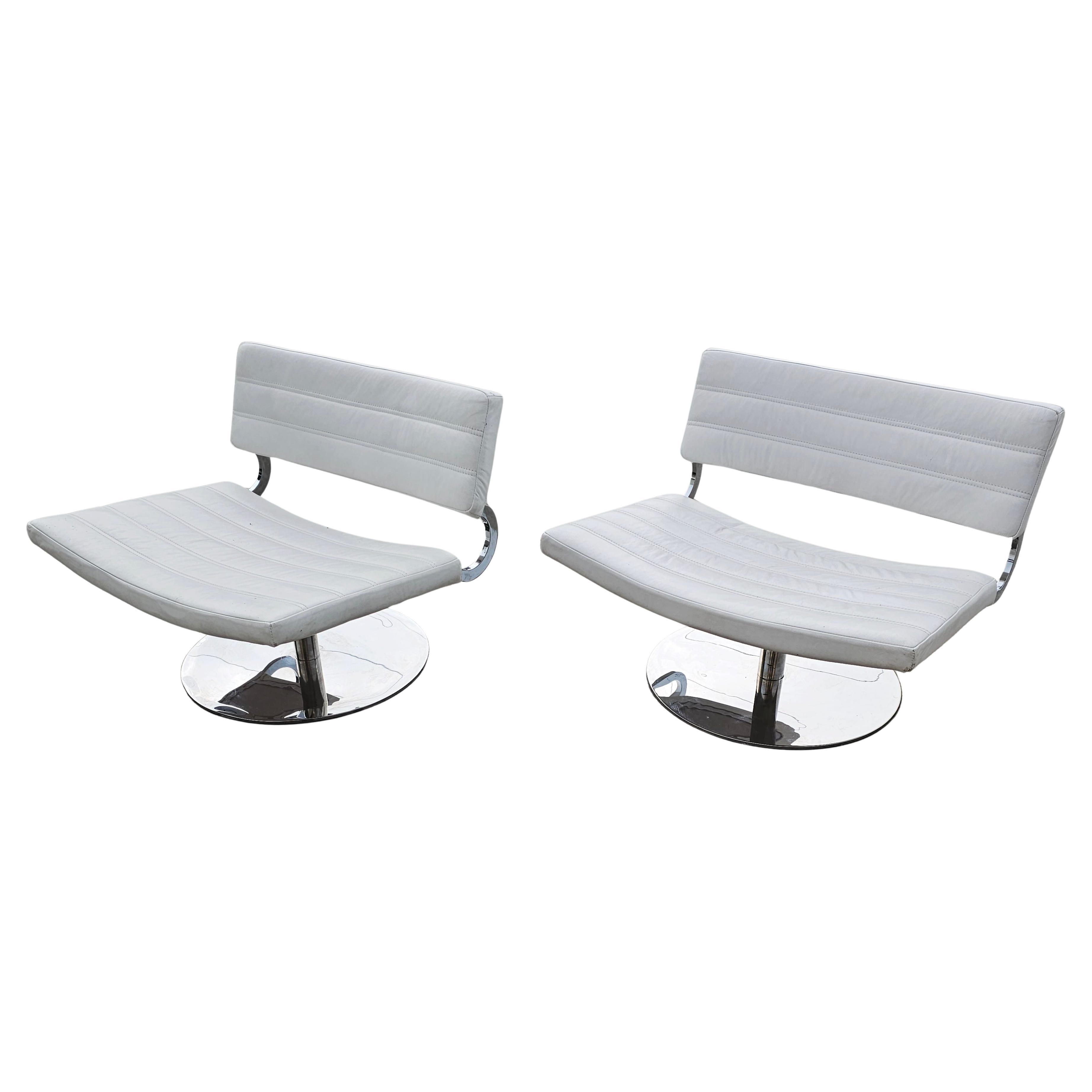 Pair of Postmodern Swivel Lounge Chairs in White Leather and Chrome, Italy 1970s