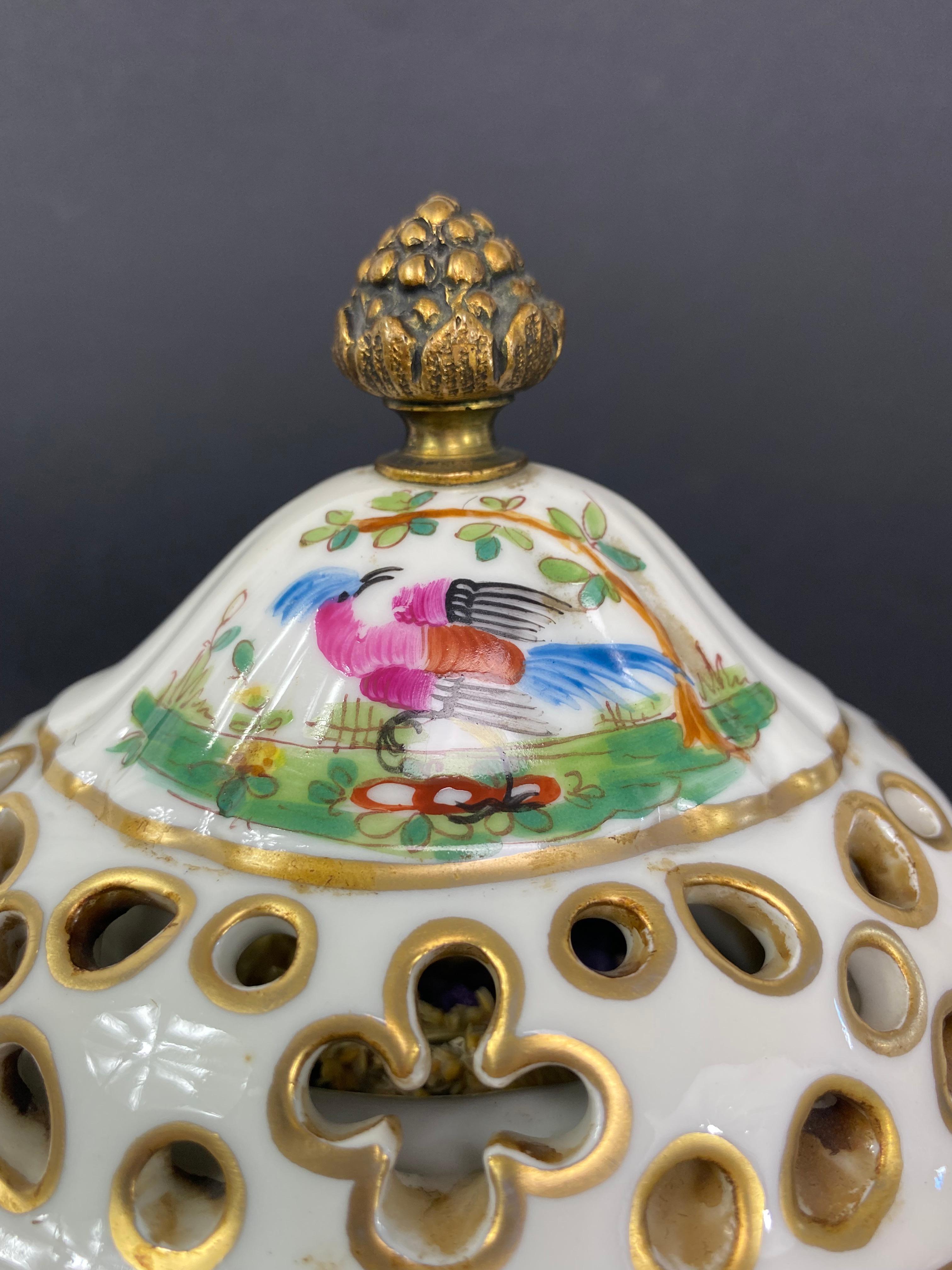 Pair of Pot Pourris - Perfume Burner - Decorative Dases Saxony Porcelain - XXth For Sale 4