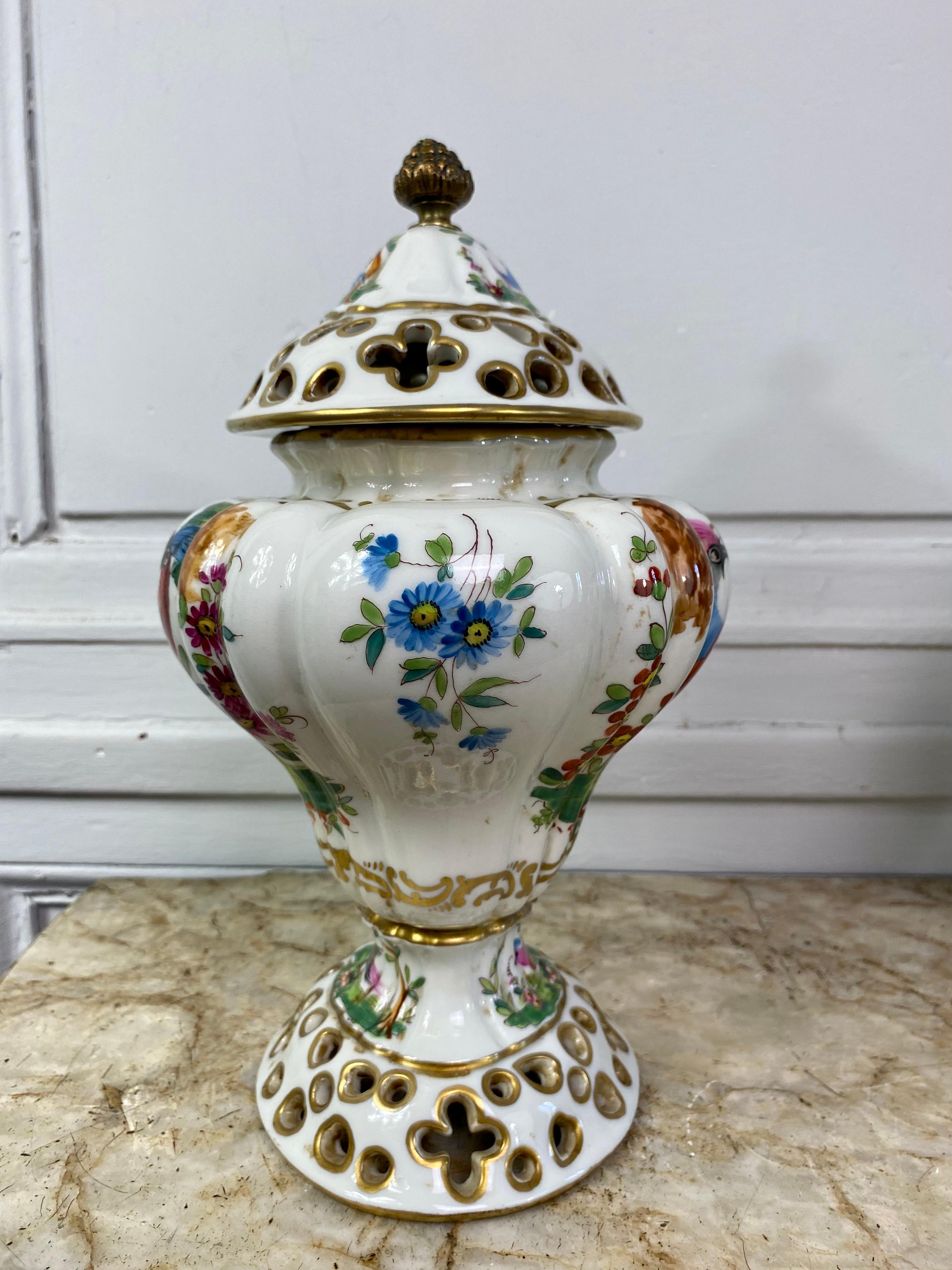 Pair of Pot Pourris - Perfume Burner - Decorative Dases Saxony Porcelain - XXth For Sale 8