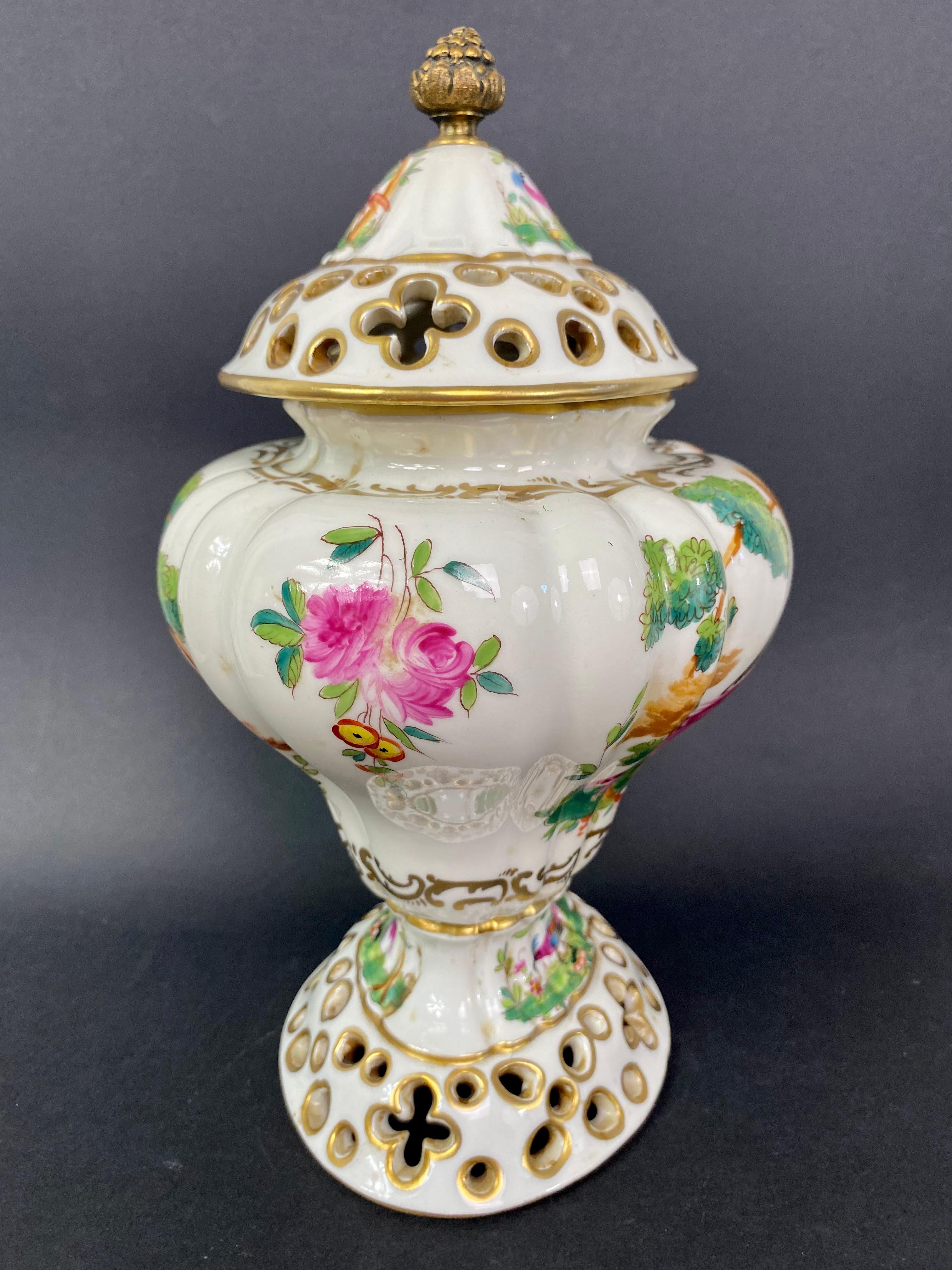 German Pair of Pot Pourris - Perfume Burner - Decorative Dases Saxony Porcelain - XXth For Sale