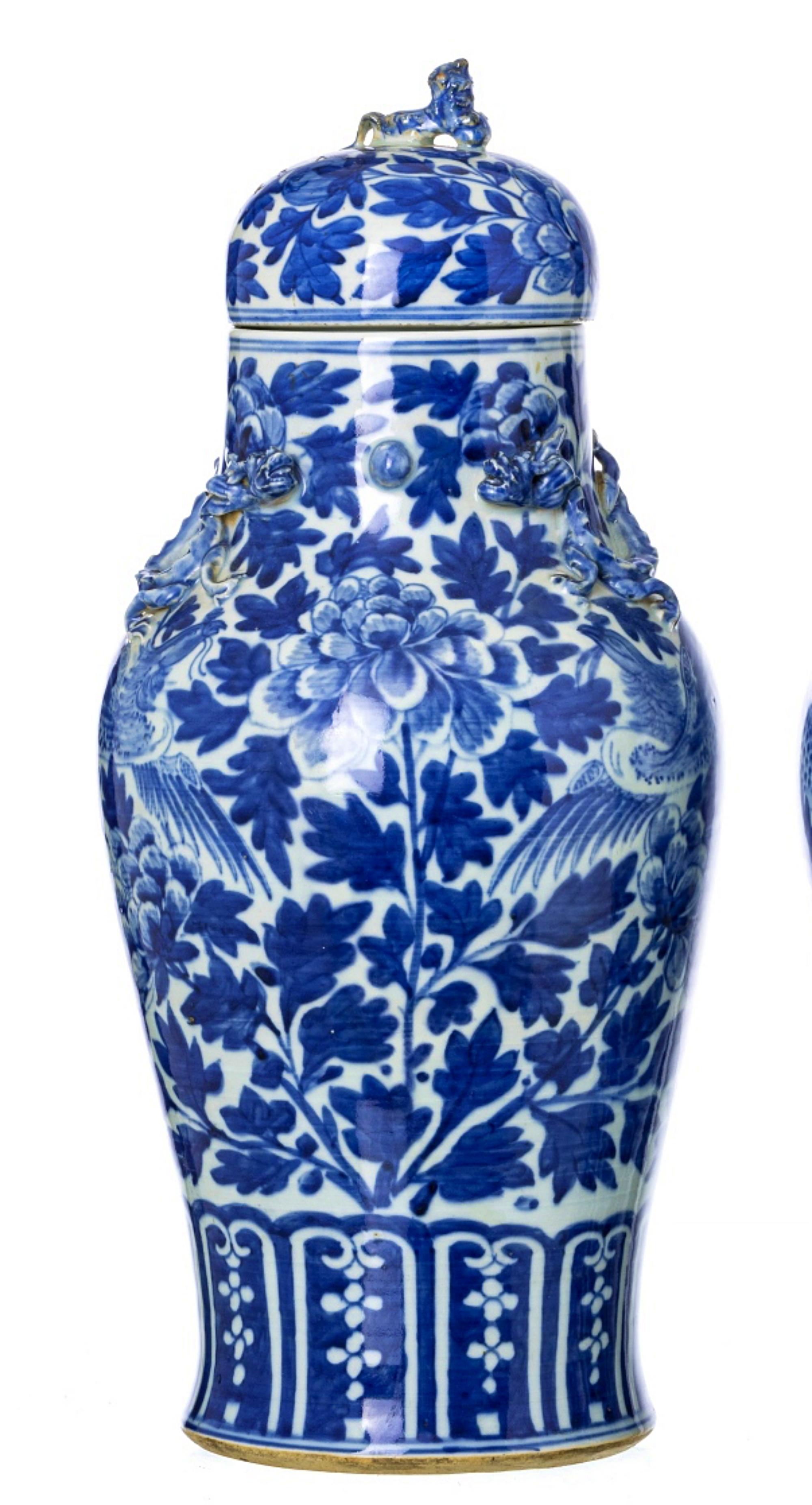 Chinois Paire de pots avec couvercle, porcelaine de Chine, 19ème siècle en vente