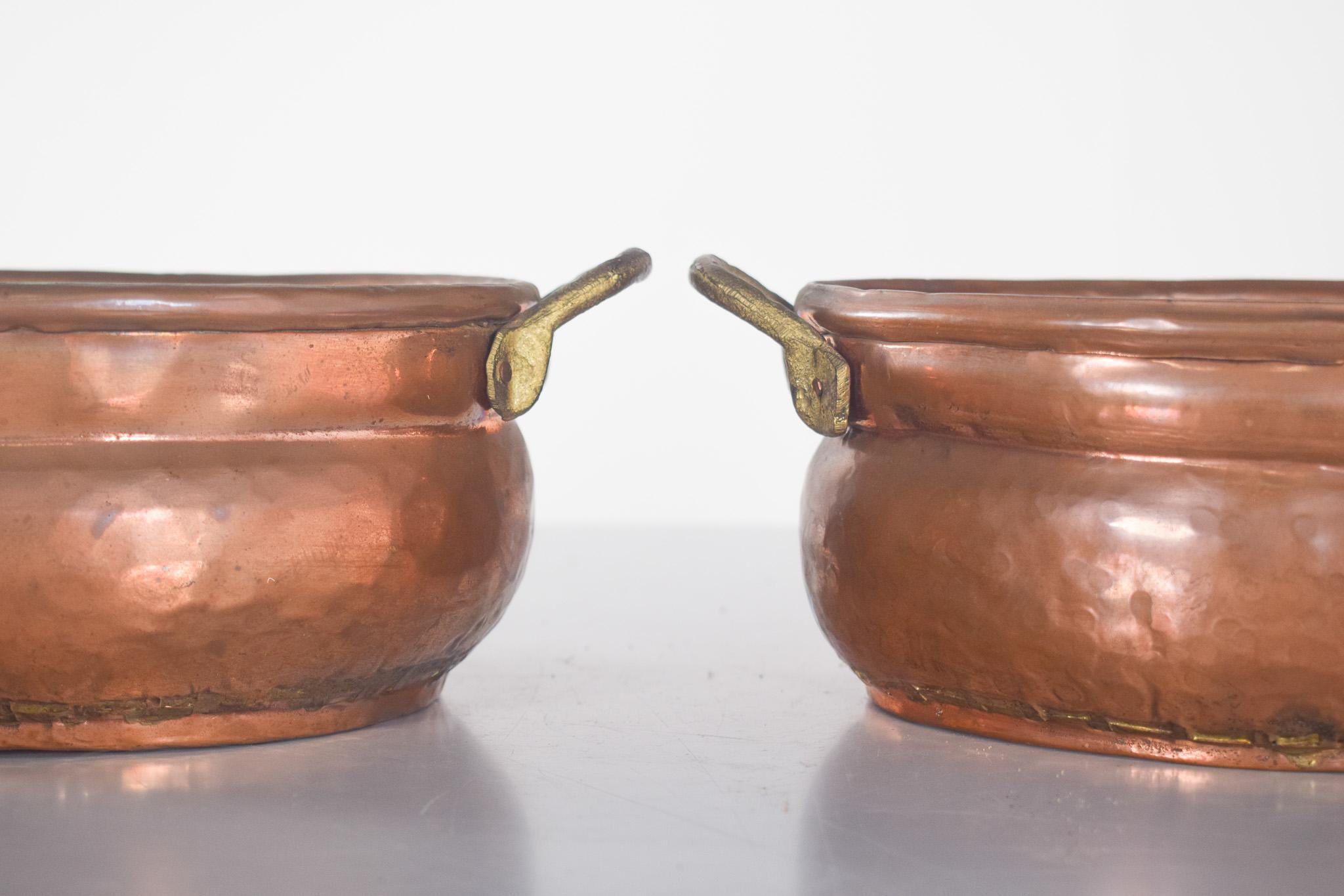 Mid-Century Modern Pair of Pots with Two Handles in Copper For Sale
