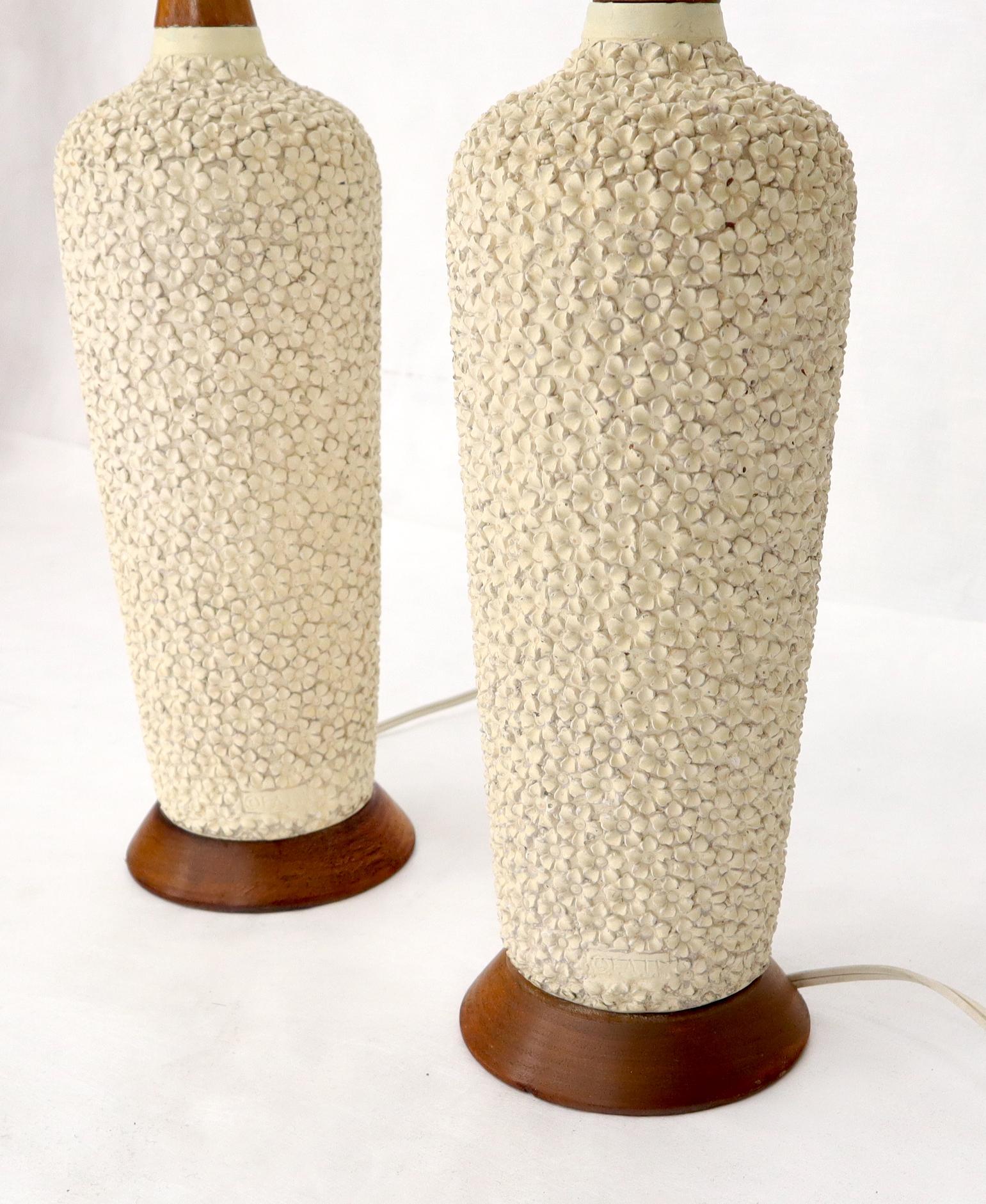 Pair of Pottery and Walnut Mid-Century Modern Table Lamps In Good Condition In Rockaway, NJ