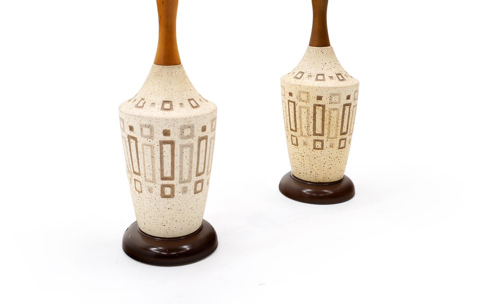 Mid-Century Modern Pair of Pottery and Walnut Table Lamps, 1960s, with Original Shades For Sale