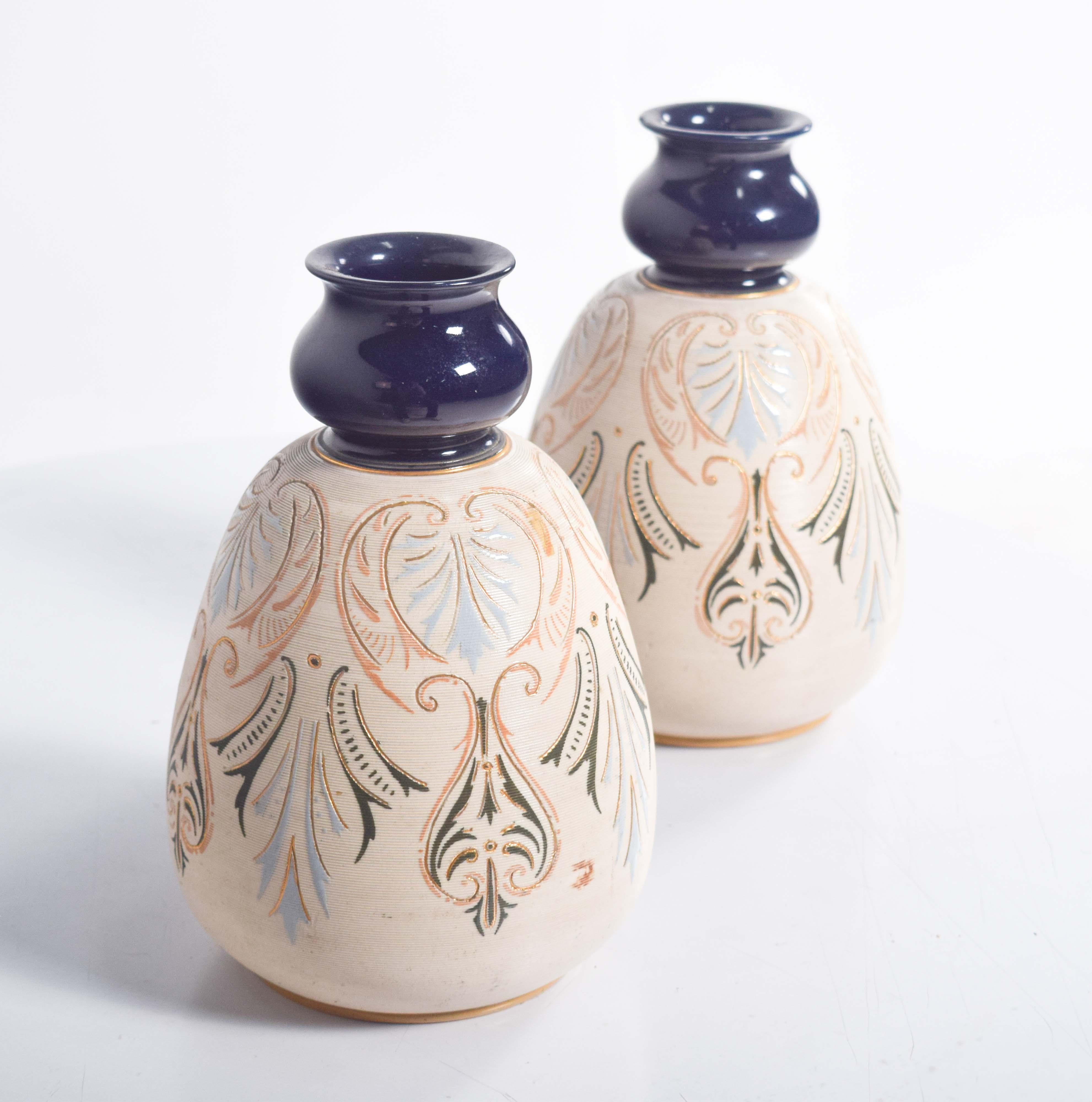 Poteries Paire de vases bulbeux de couleur crème en vente
