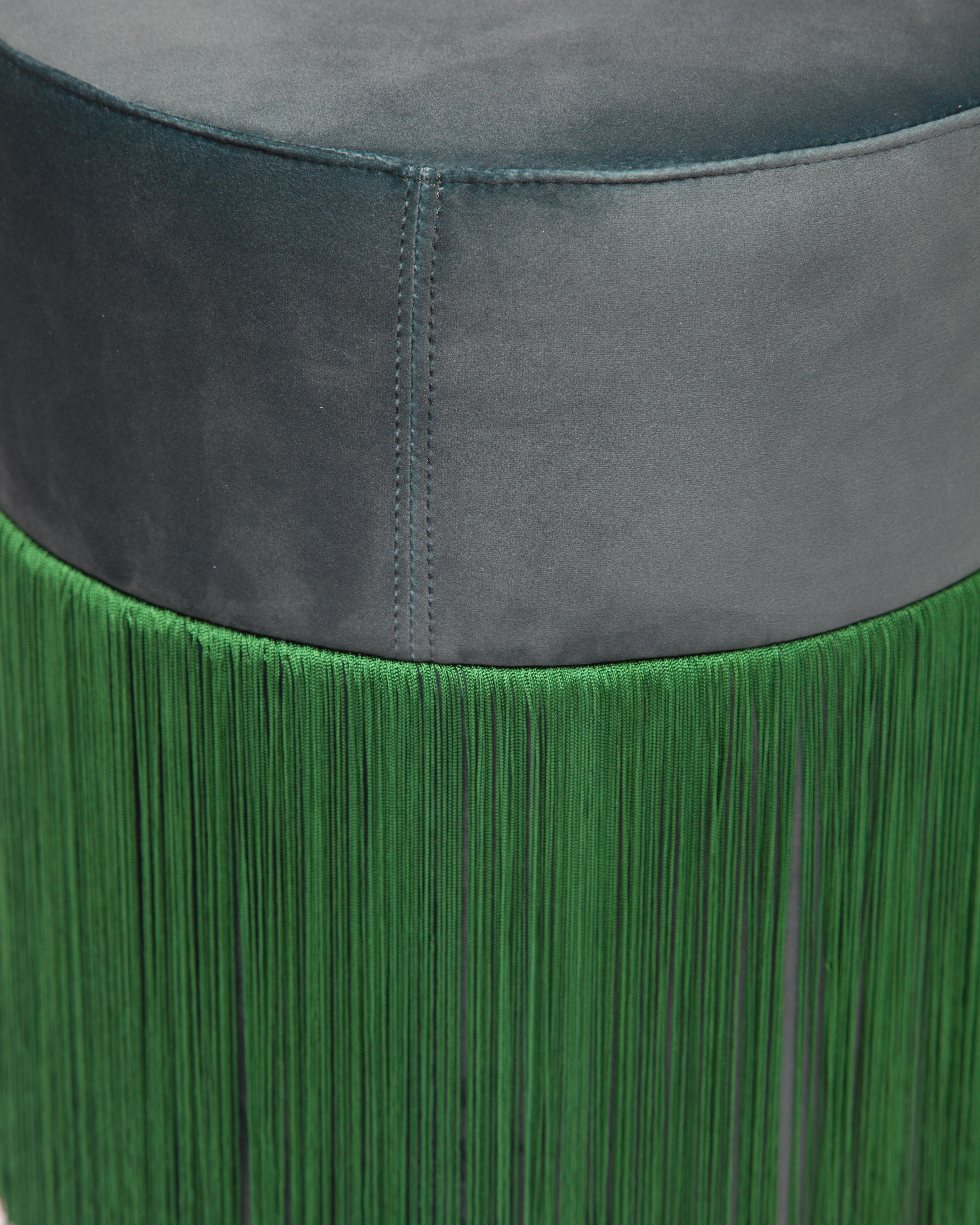 Pair of Pouf Pill Small and Large Emerald Green in Velvet Upholstery and Fringes (Polster) im Angebot