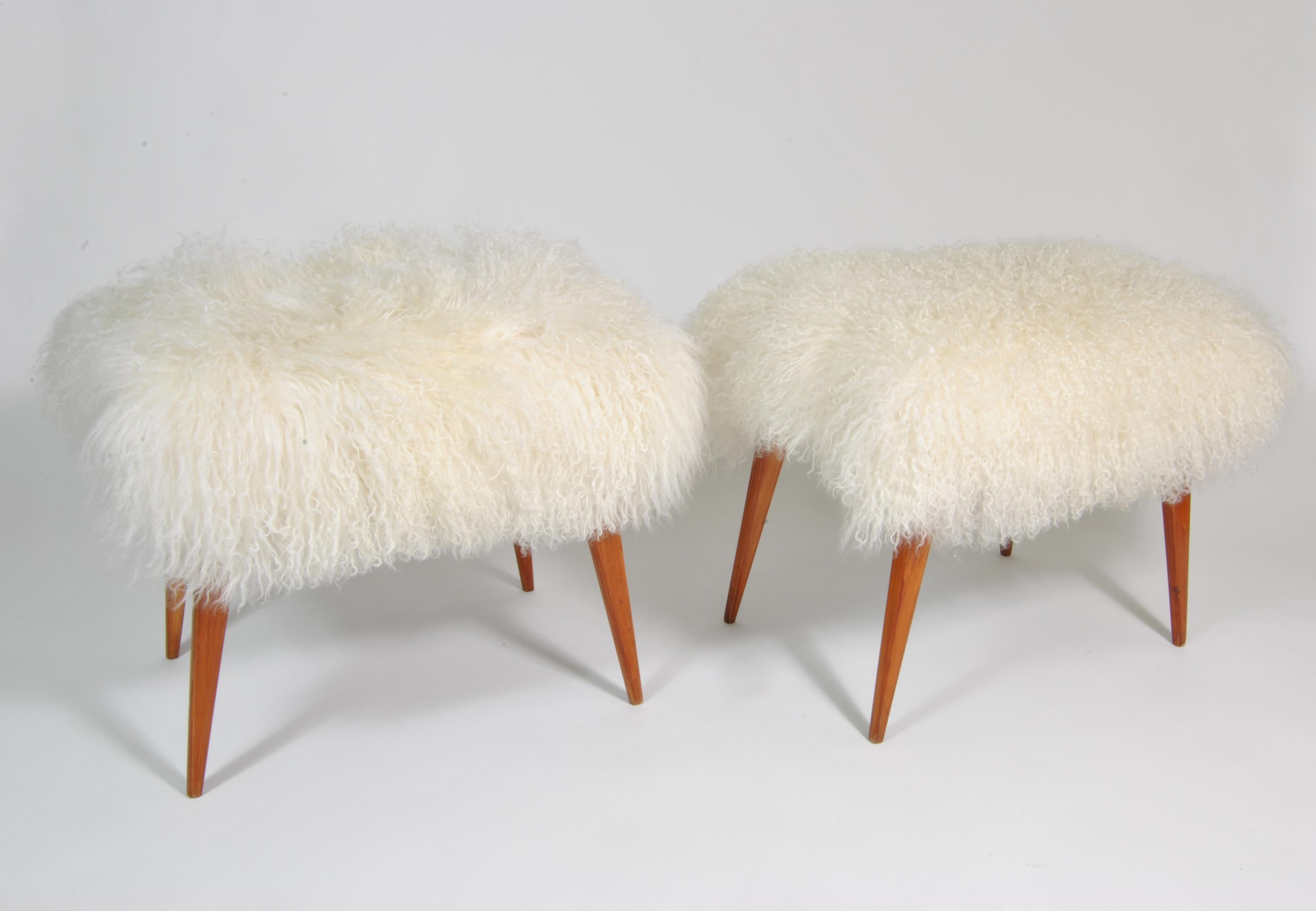 Mid-Century Modern Pair of Poufs Covered with New White Mongolian Leather, Italy, 1950 For Sale