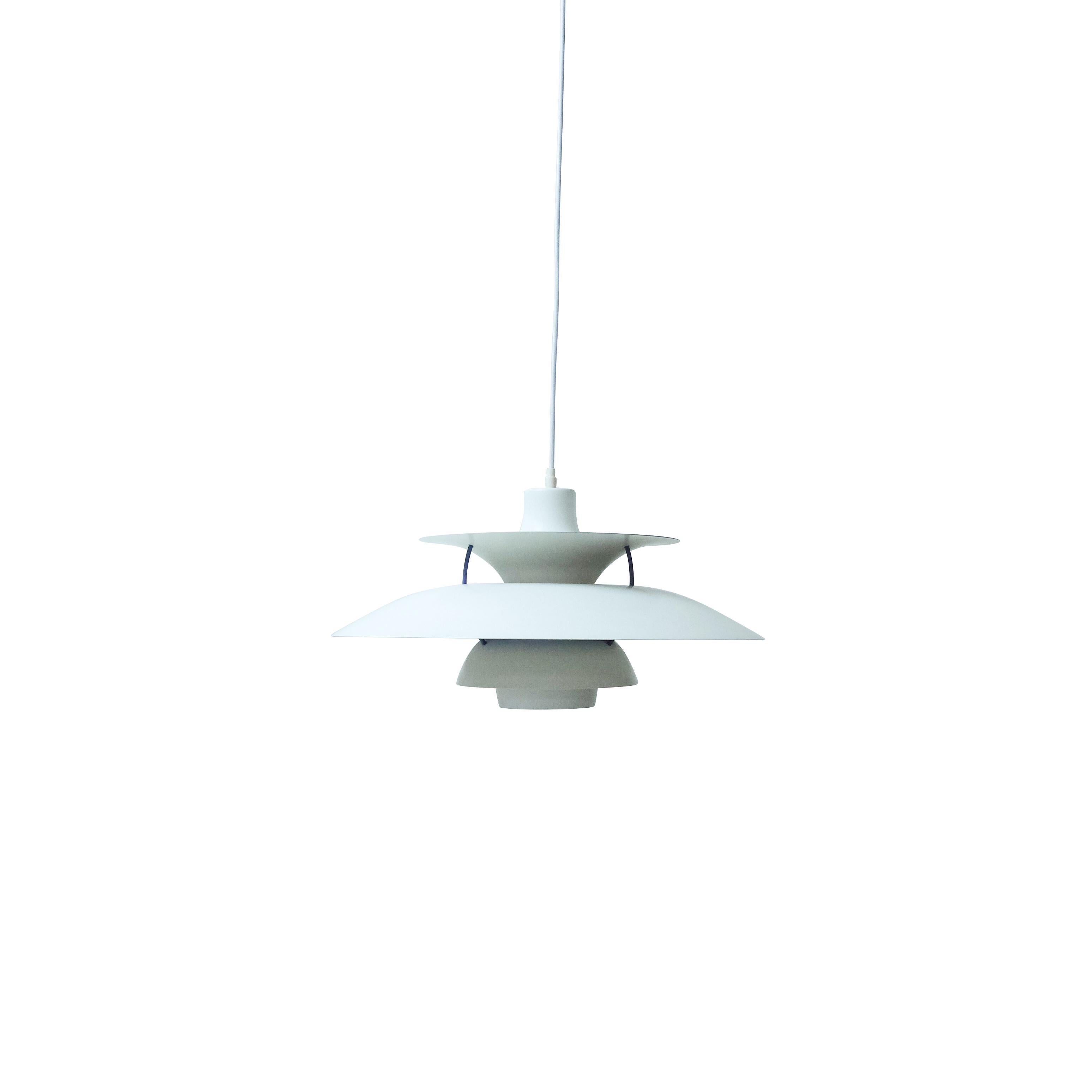 Danish Design Classic Pair of Poul Henningsen PH5 Pendant Lamps, 1960s In Good Condition In Renens, CH
