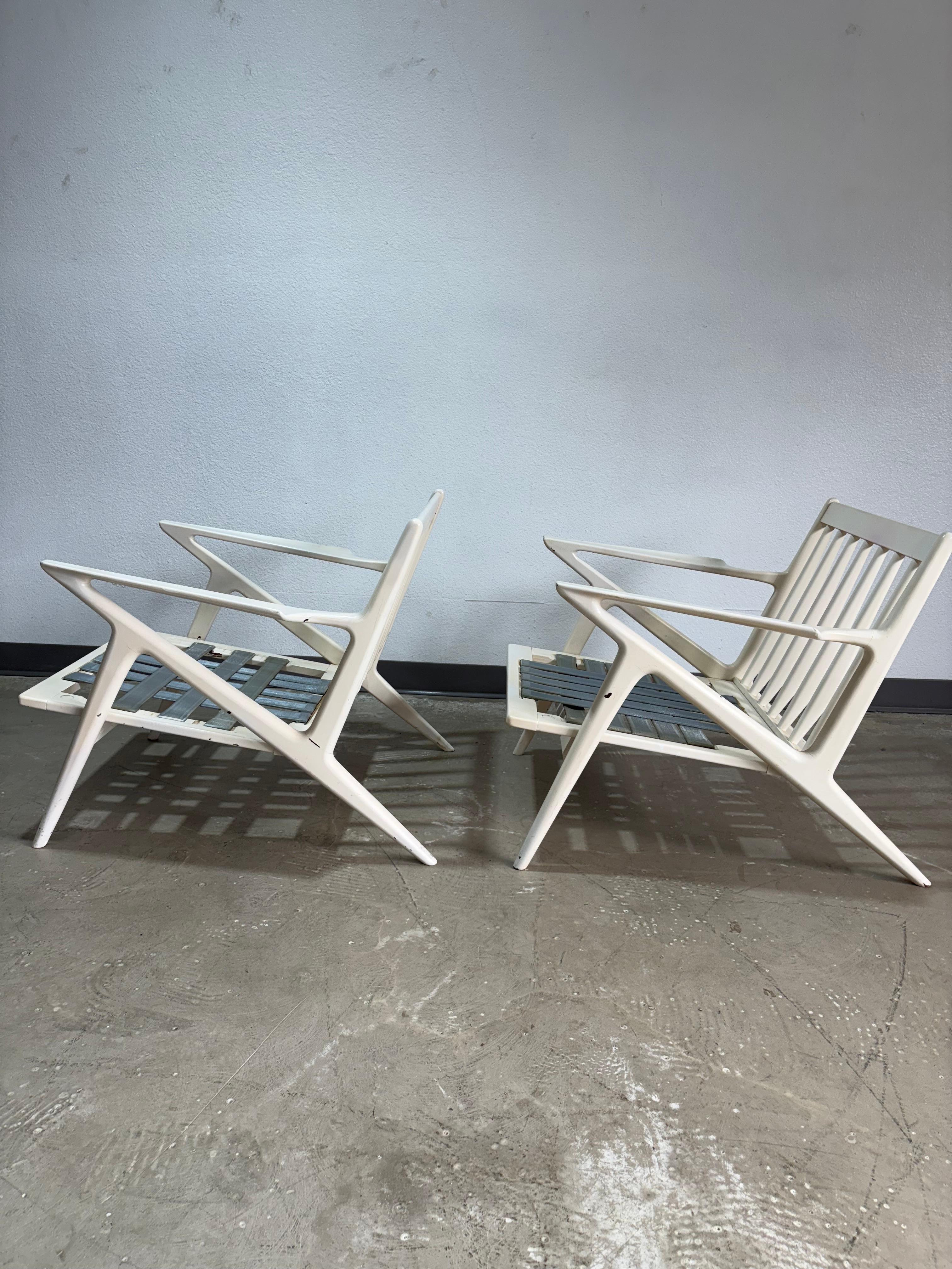 Paar Poul Jensen für Selig Z Stühle, Vintage Danish Modern (Gemalt) im Angebot