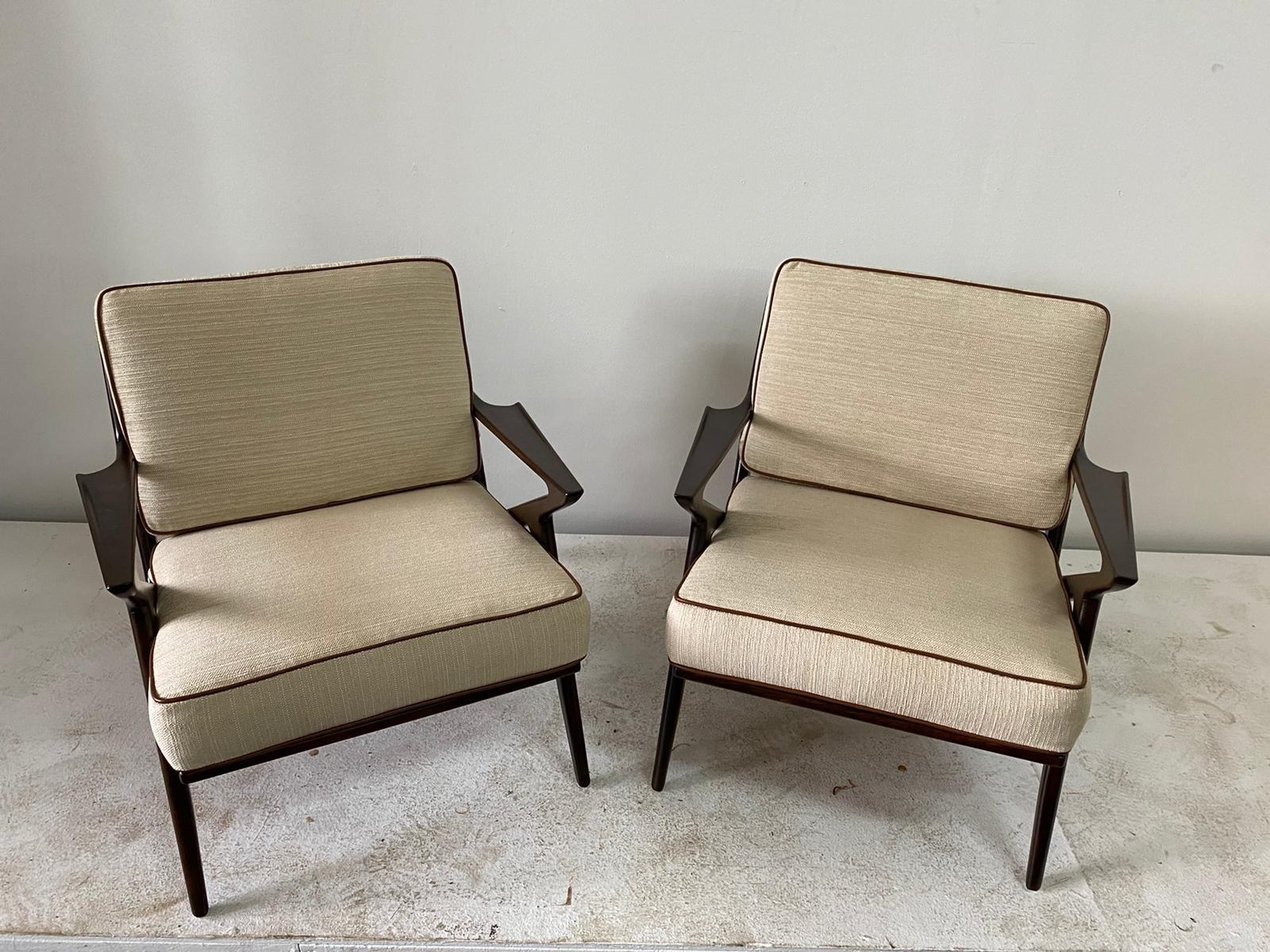 Mid-20th Century Pair of Poul Jensen Z Lounge Chairs for Selig, Metal Label