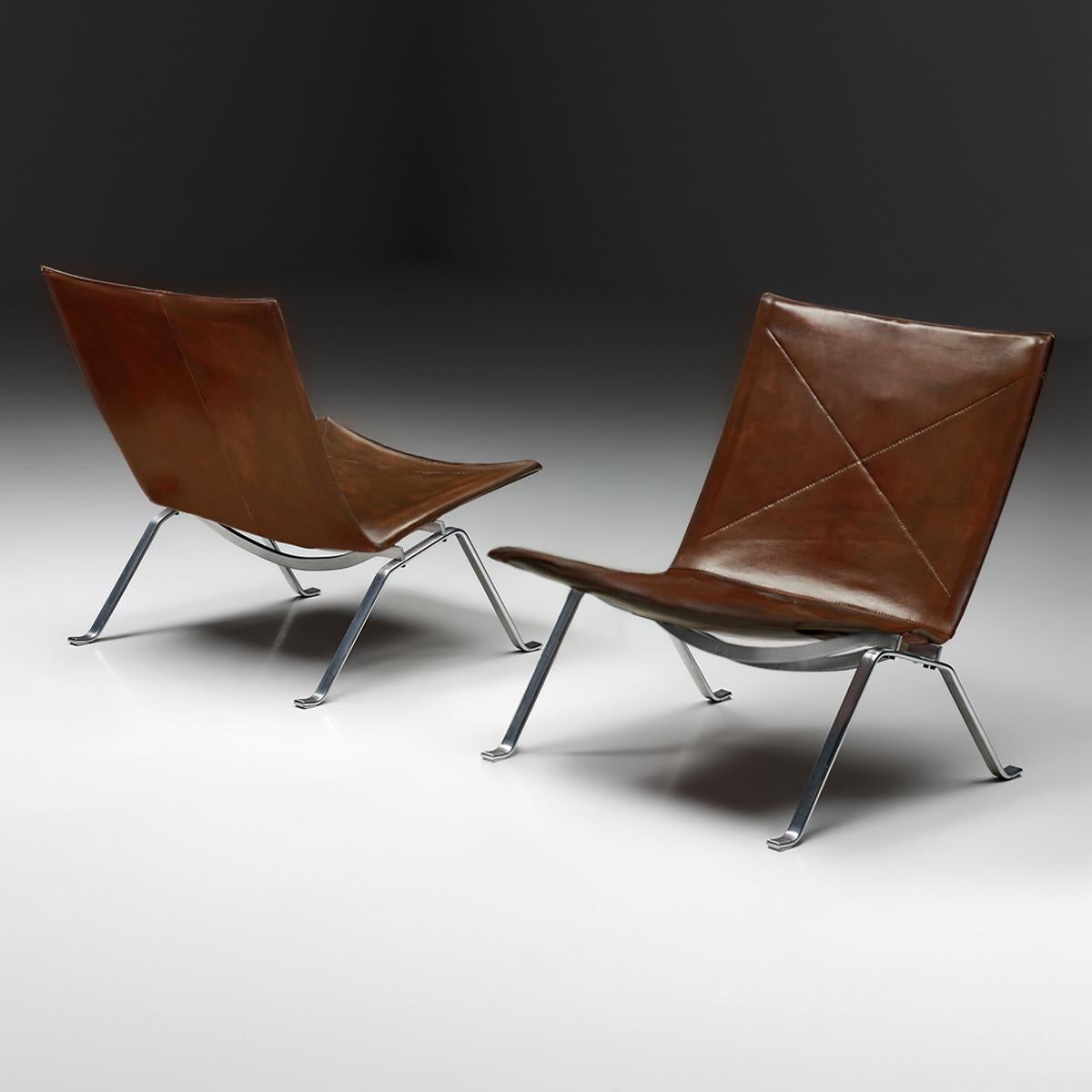 Pair of Poul Kjaerholm, E. Kold Christensen Steel and Leather PK22 Lounge Chairs In Good Condition In Highclere, Newbury