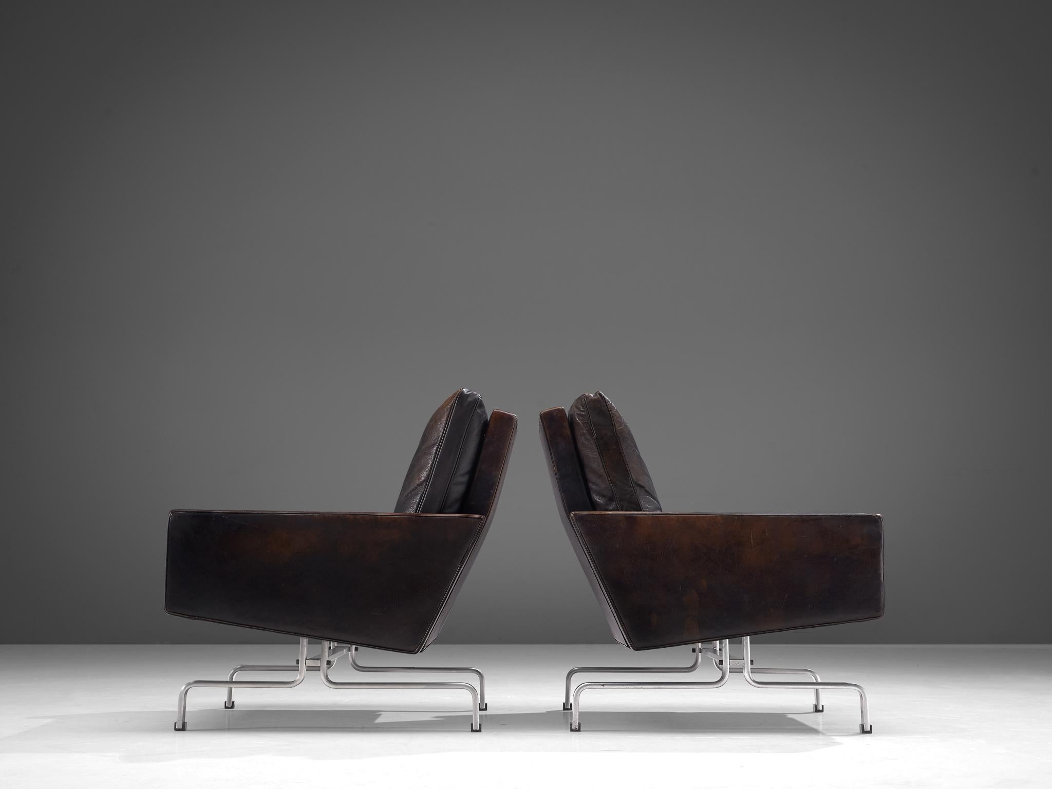 Poul Kjærholm Paire de chaises longues 'PK31-1' en cuir noir d'origine en vente 3
