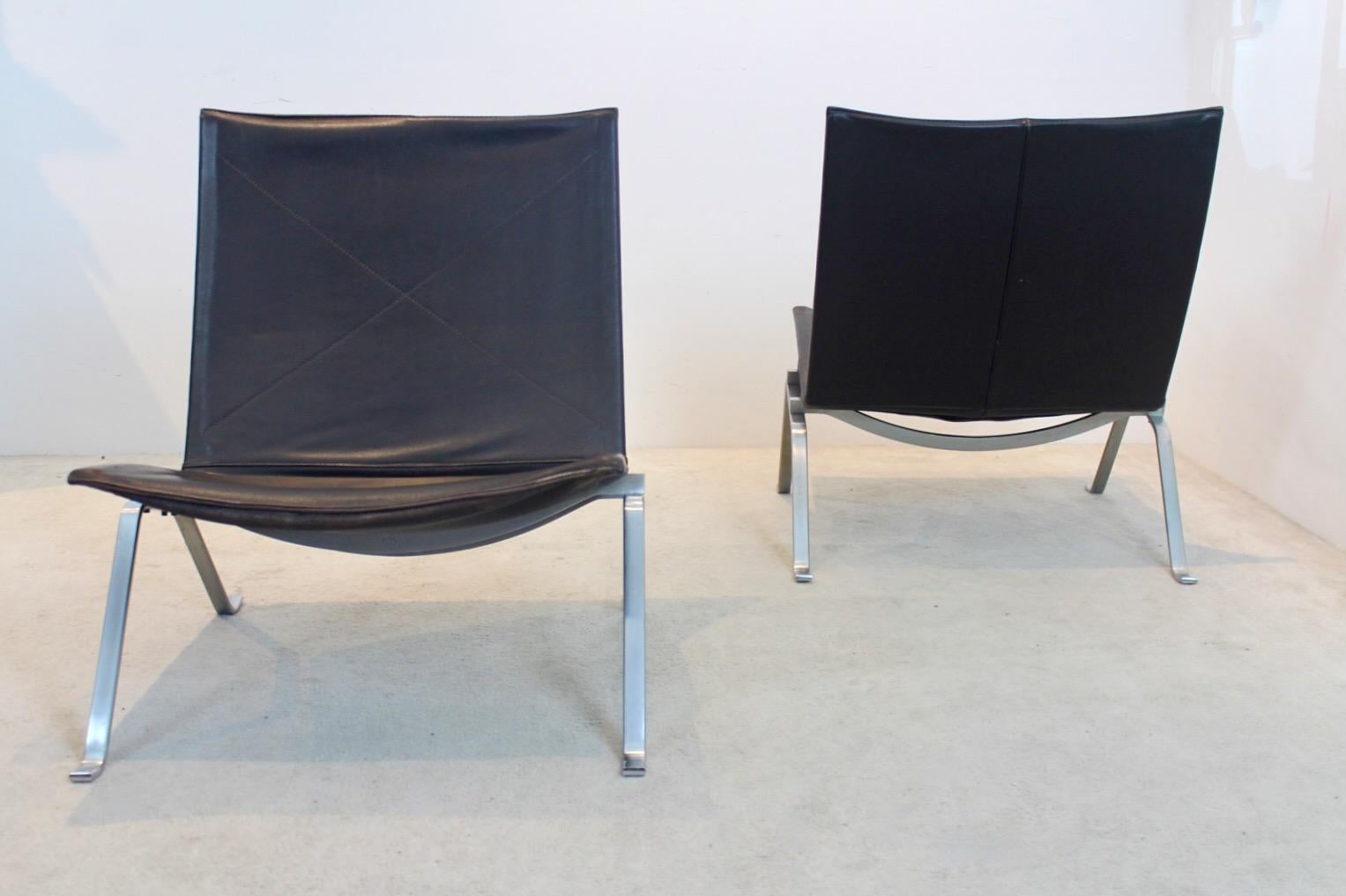Ein Paar Poul Kjærholm PK22 Lounge Sessel in Brown Leder für Fritz Hansen im Angebot 3