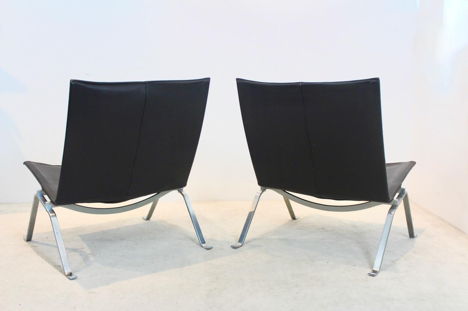 Ein Paar Poul Kjærholm PK22 Lounge Sessel in Brown Leder für Fritz Hansen im Angebot 7