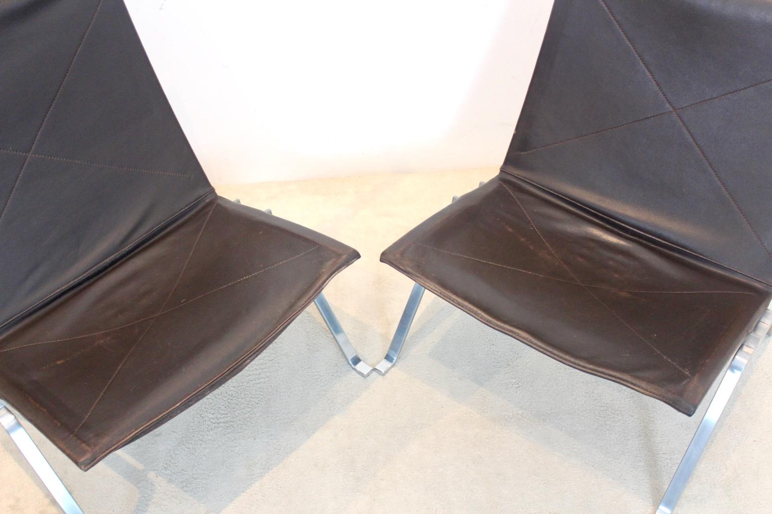 Ein Paar Poul Kjærholm PK22 Lounge Sessel in Brown Leder für Fritz Hansen (Dänisch) im Angebot