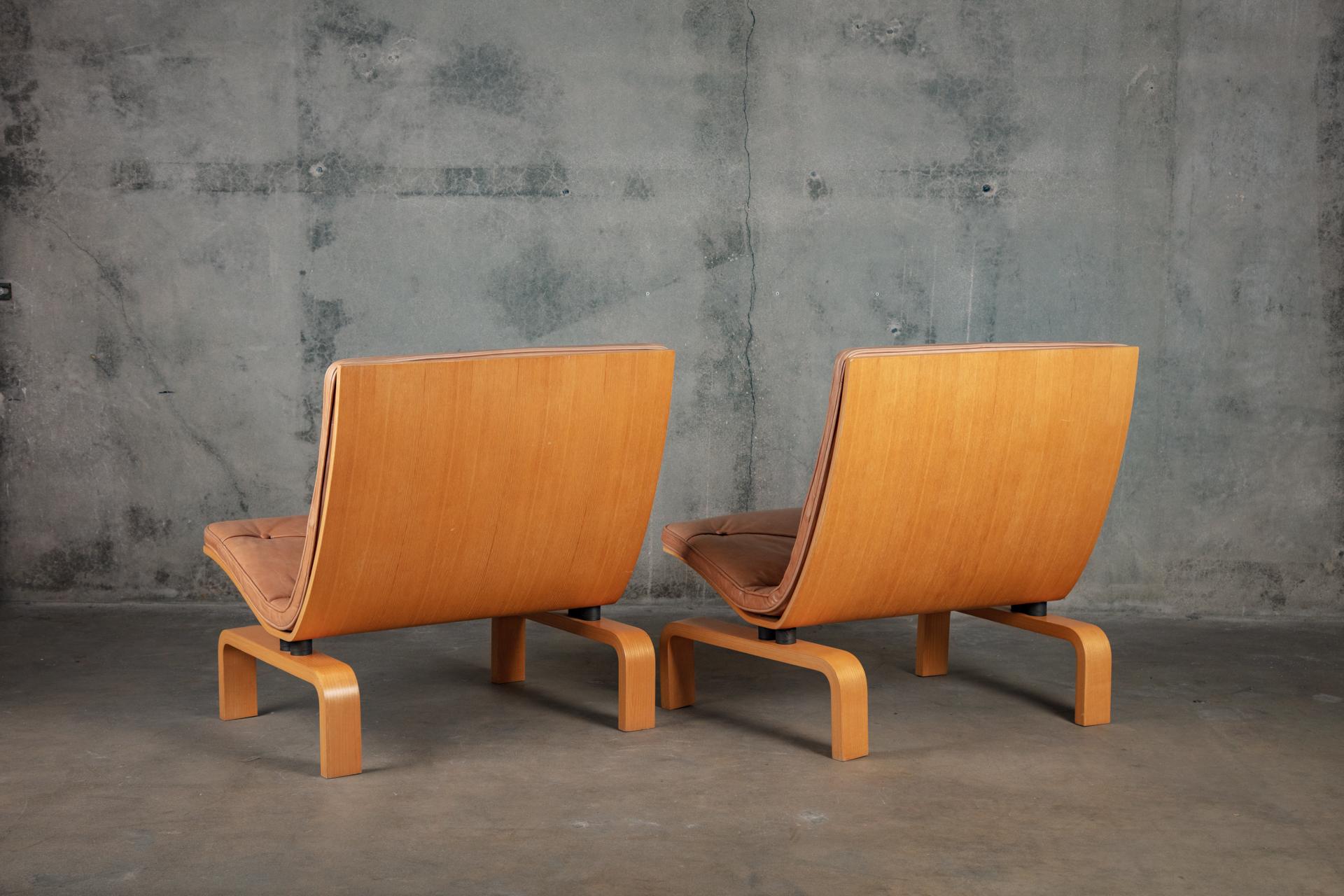 Pair of Poul Kjaerholm PK27 easy chairs with leather upholstery, 1950s.