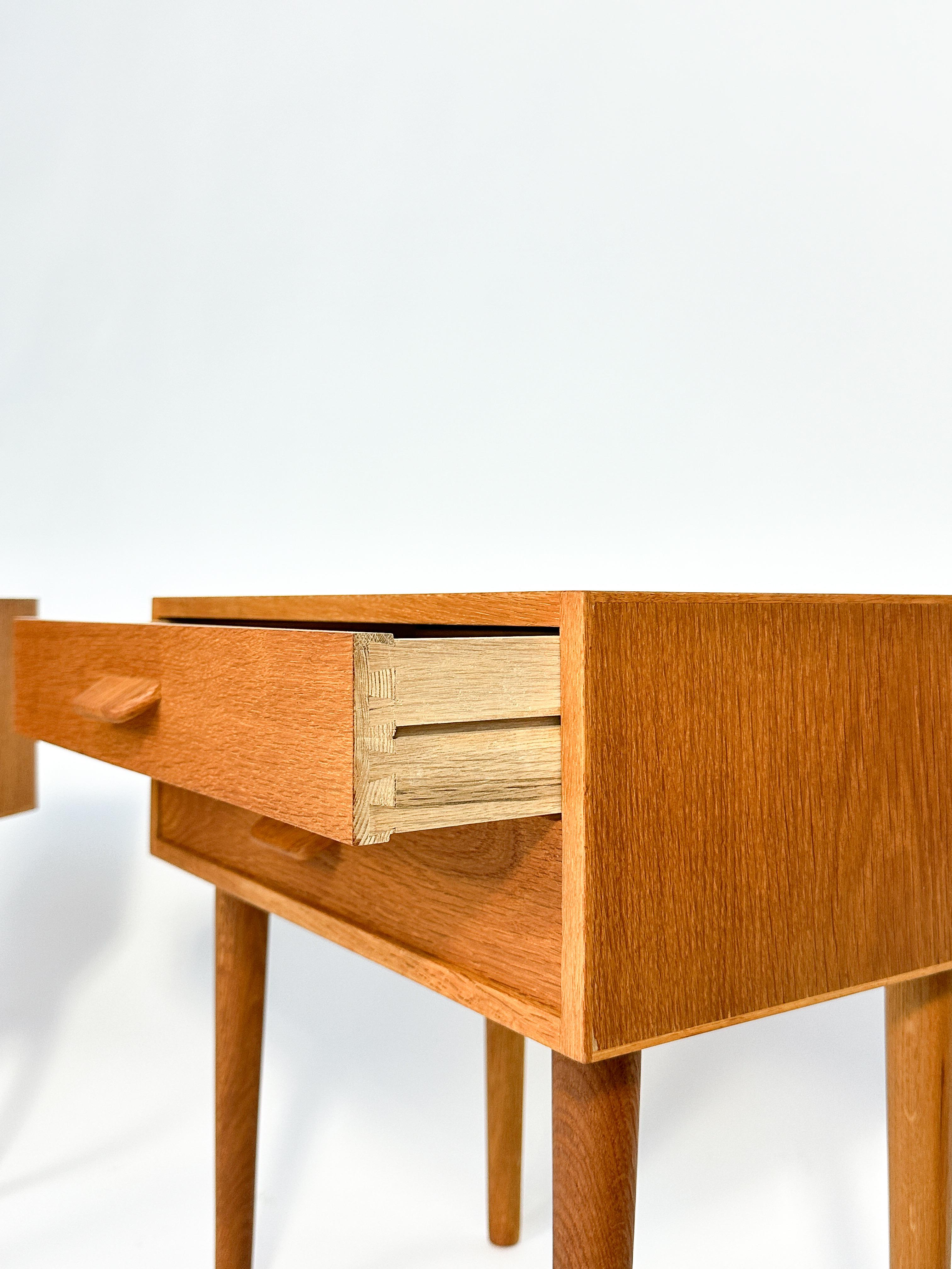 Coppia di comodini Poul Volther Oak Cassettiera Tavolino danese anni '60 in vendita 3