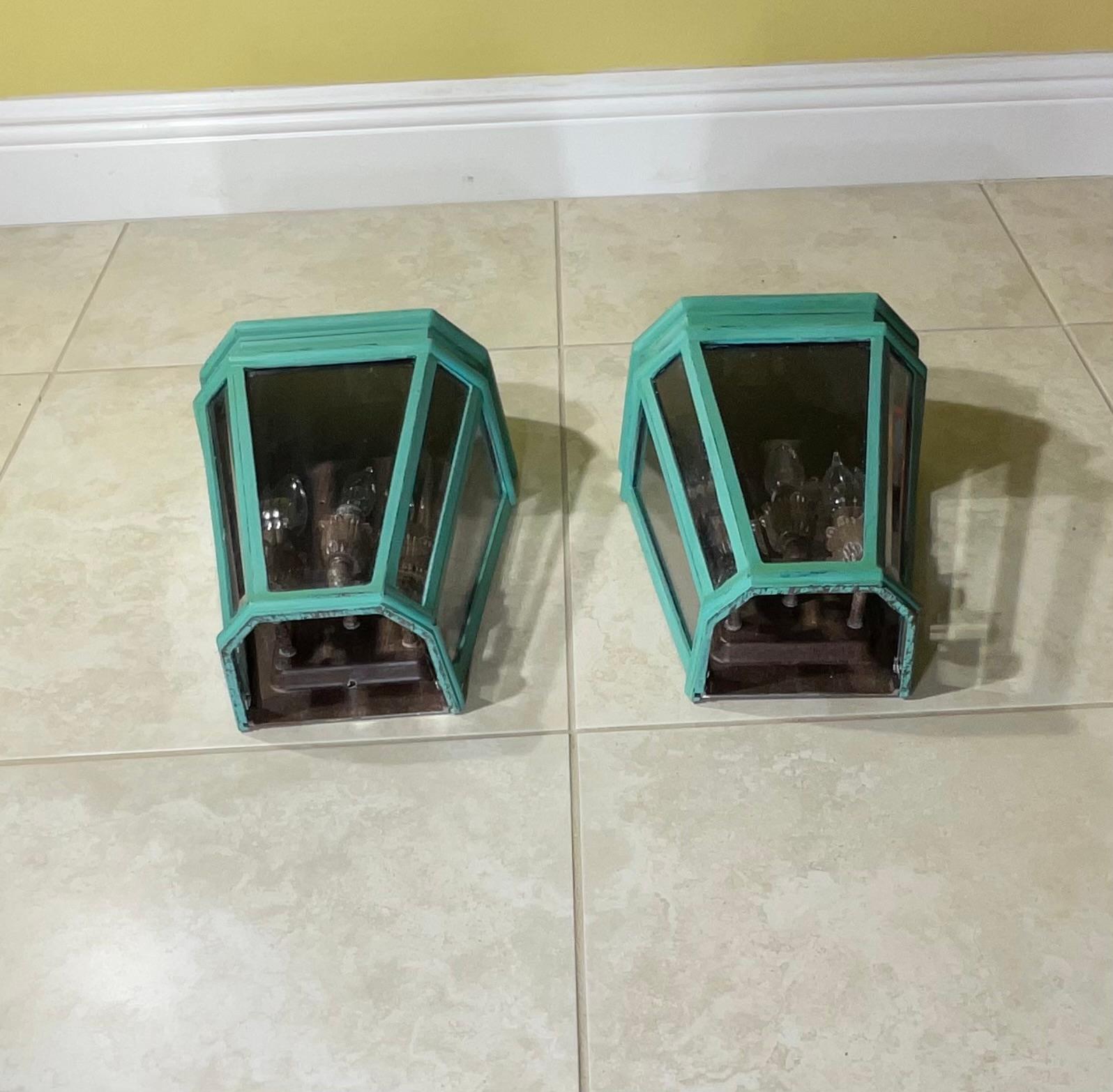 Pair Of Powder Coated Aluminium Wall Lantern In Good Condition For Sale In Delray Beach, FL