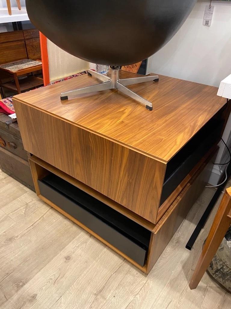 20ième siècle Paire de tables basses en bois 'Edward' 2077 par Joel Dupras pour Huppe en vente