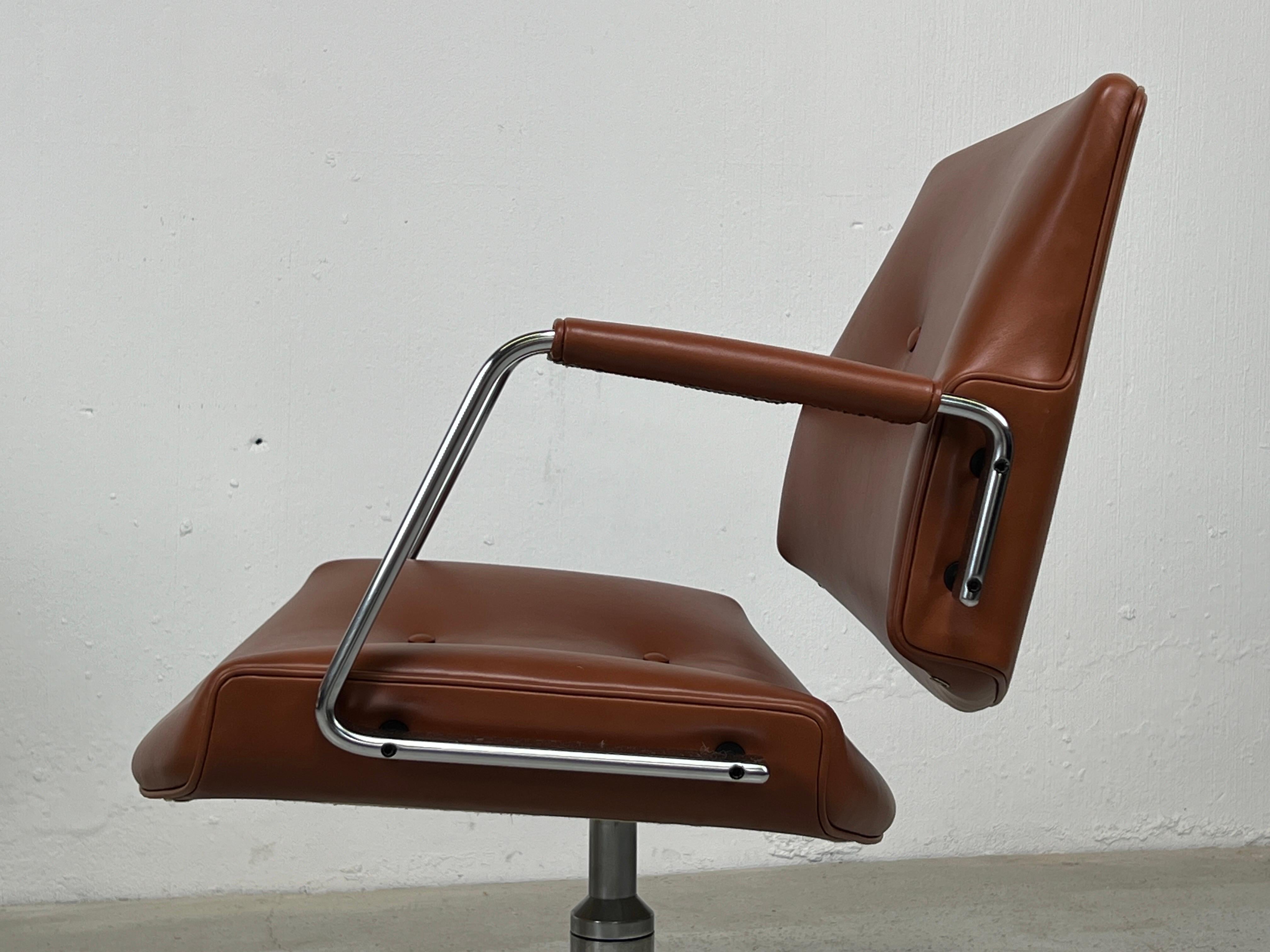 Pair of Preben Fabricius and Jørgen Kastholm Model Fk84 Swivel Chairs For Sale 5