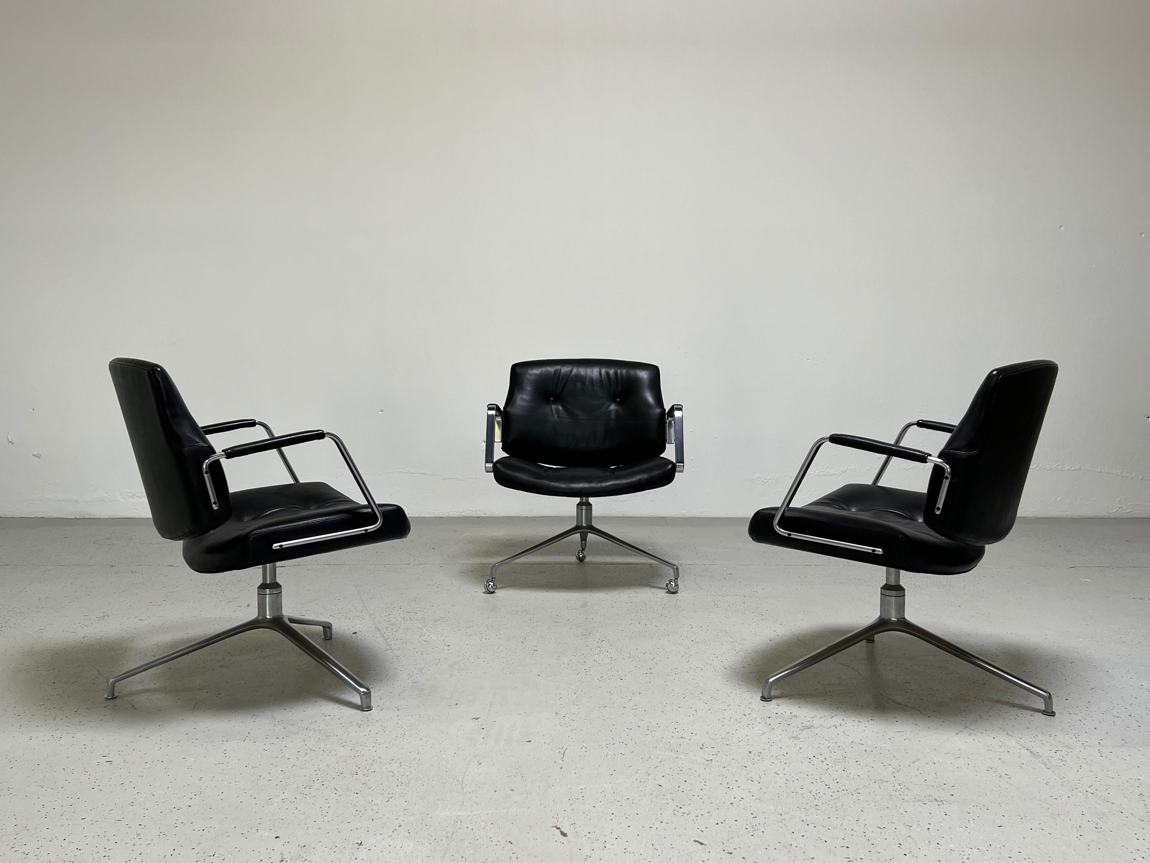 Pair of Preben Fabricius and Jørgen Kastholm Model Fk84 Swivel Chairs In Good Condition In Dallas, TX