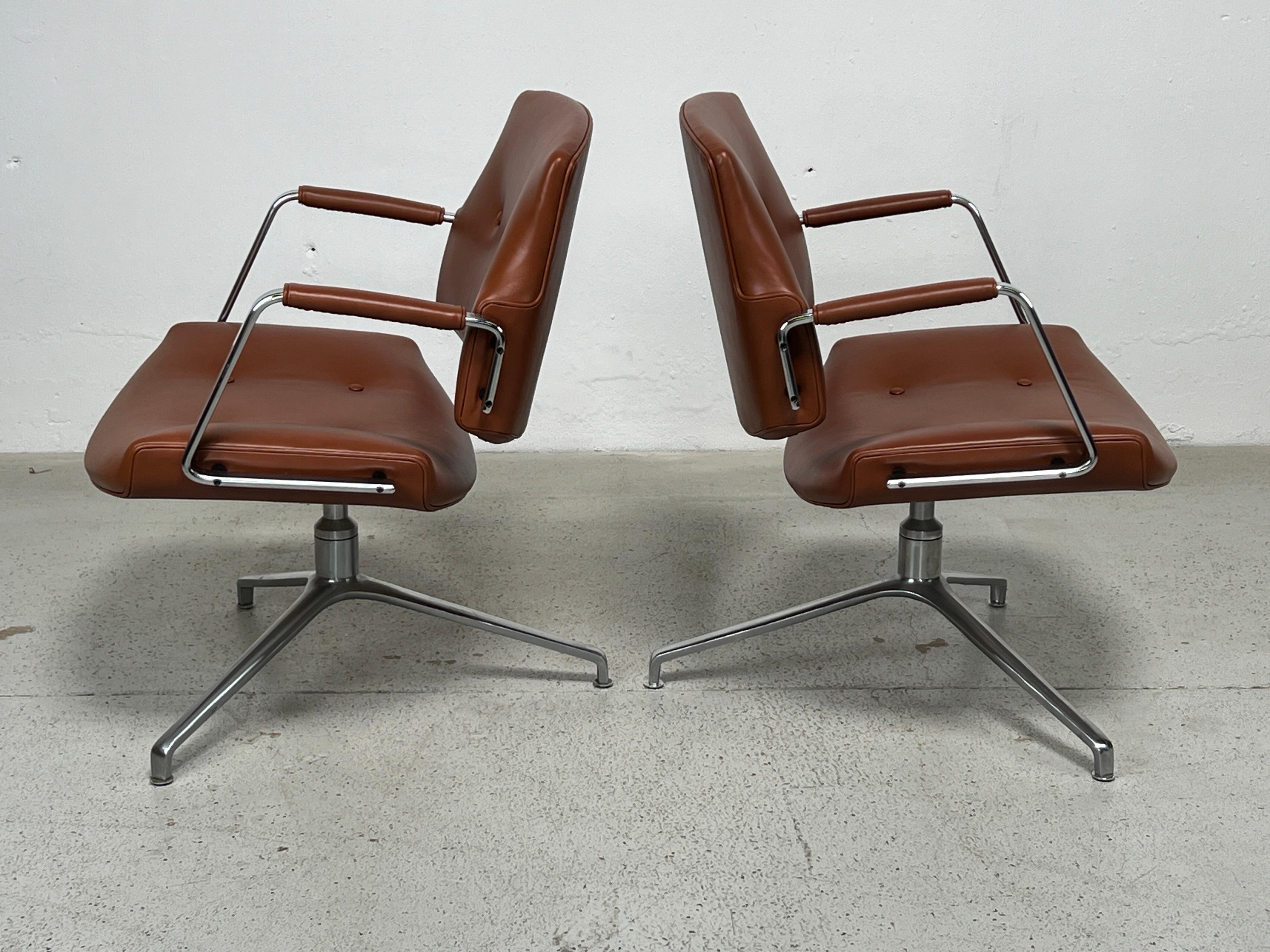 Leather Pair of Preben Fabricius and Jørgen Kastholm Model Fk84 Swivel Chairs