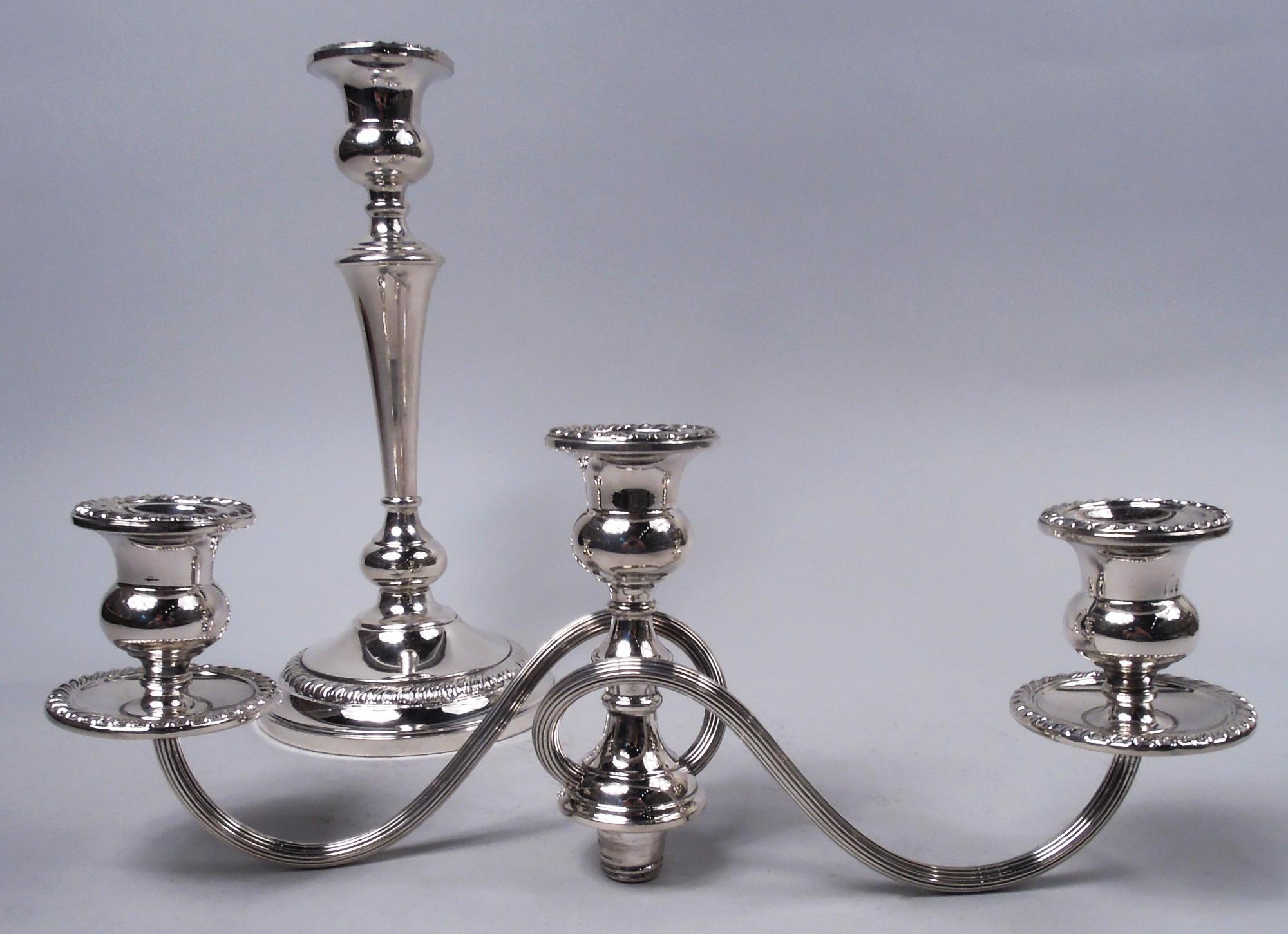 Georgiano Coppia di candelabri a 3 luci in argento Preisner in stile georgiano in vendita