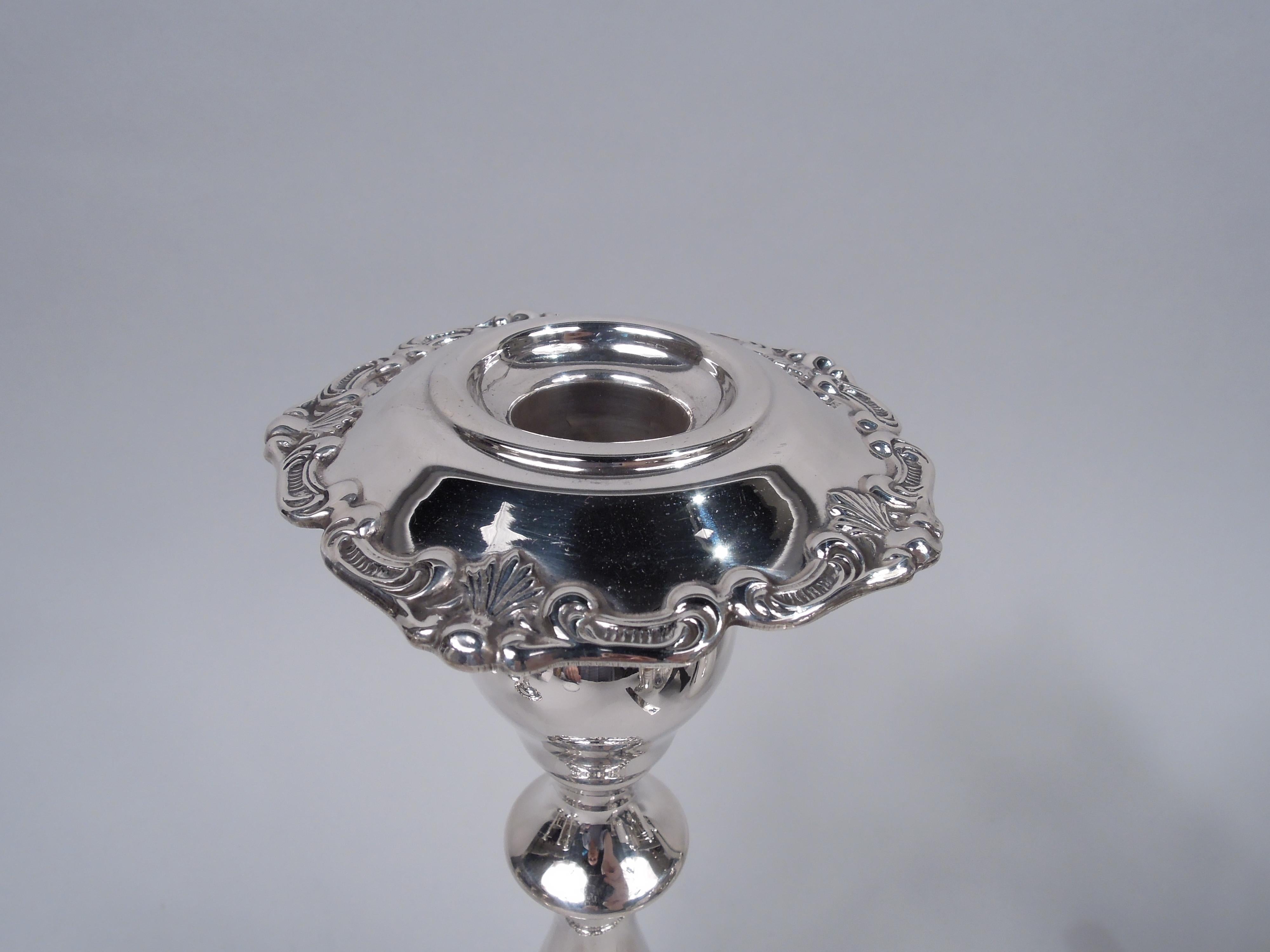 Pair of Pretty American Edwardian Sterling Silver Candlesticks  In Good Condition For Sale In New York, NY